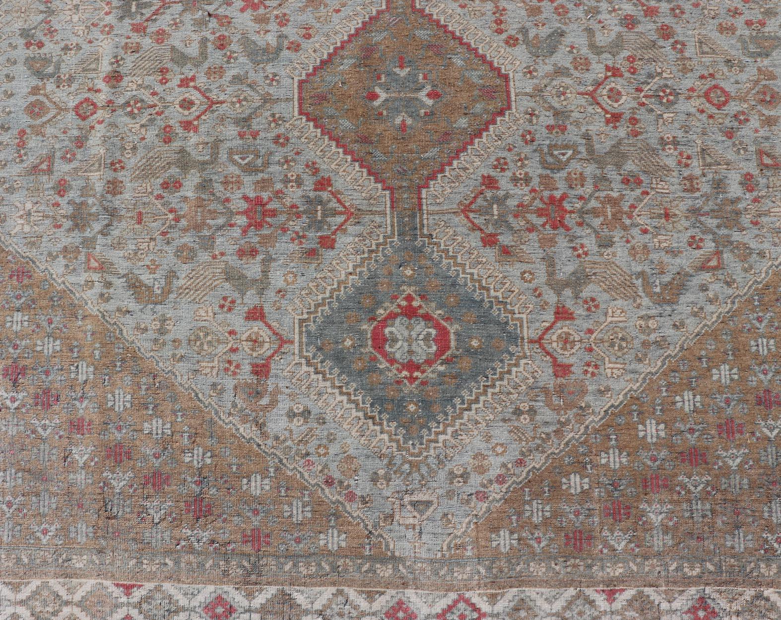  Antiker persischer Qashgai-Stammesteppich mit gestapeltem Teppich  Diamant-Medaillons und Stammeskunst  im Angebot 2