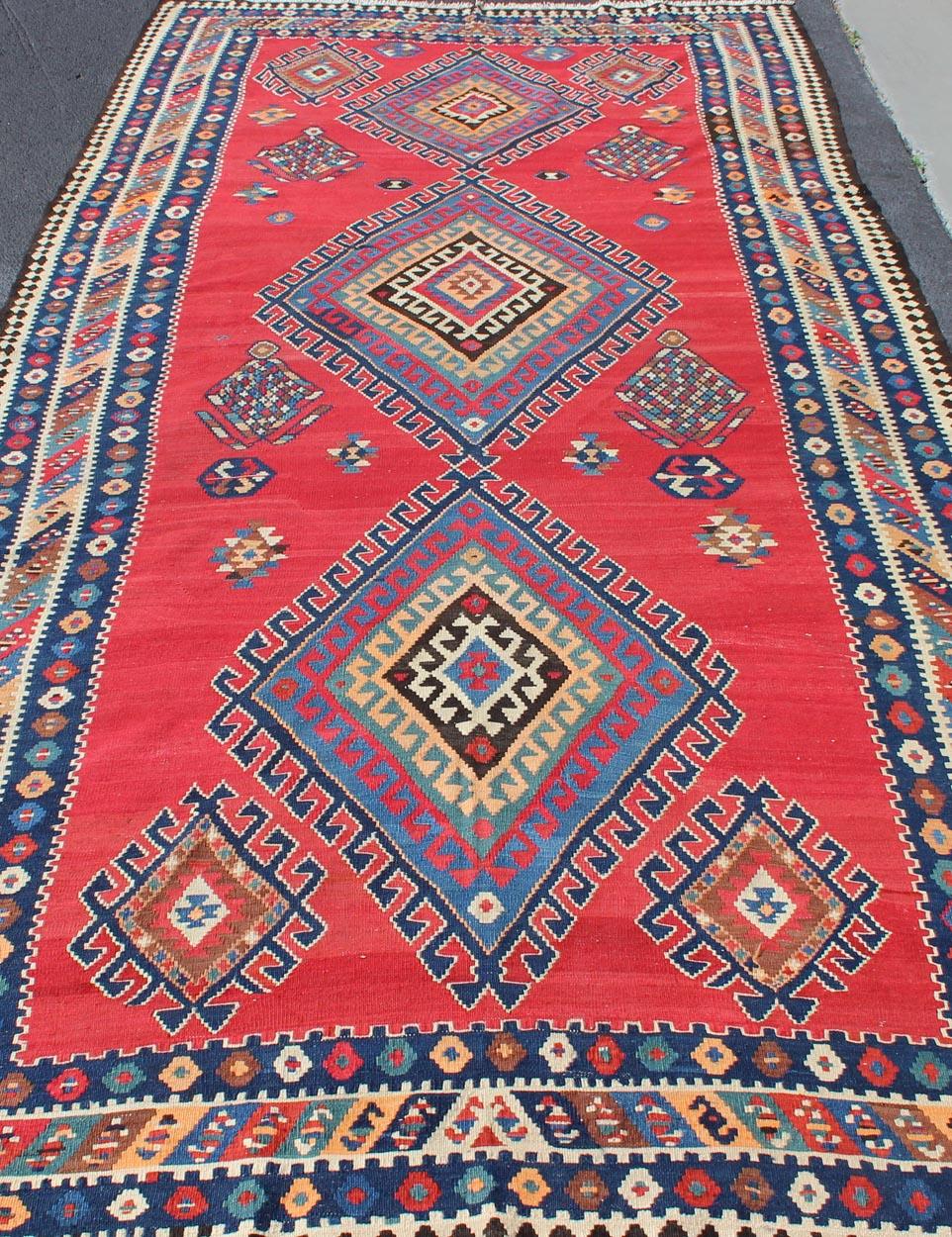 Alfombra Persa Antigua Qashqai Kilim de Galería con Diseño Geométrico de Diamantes en venta 5