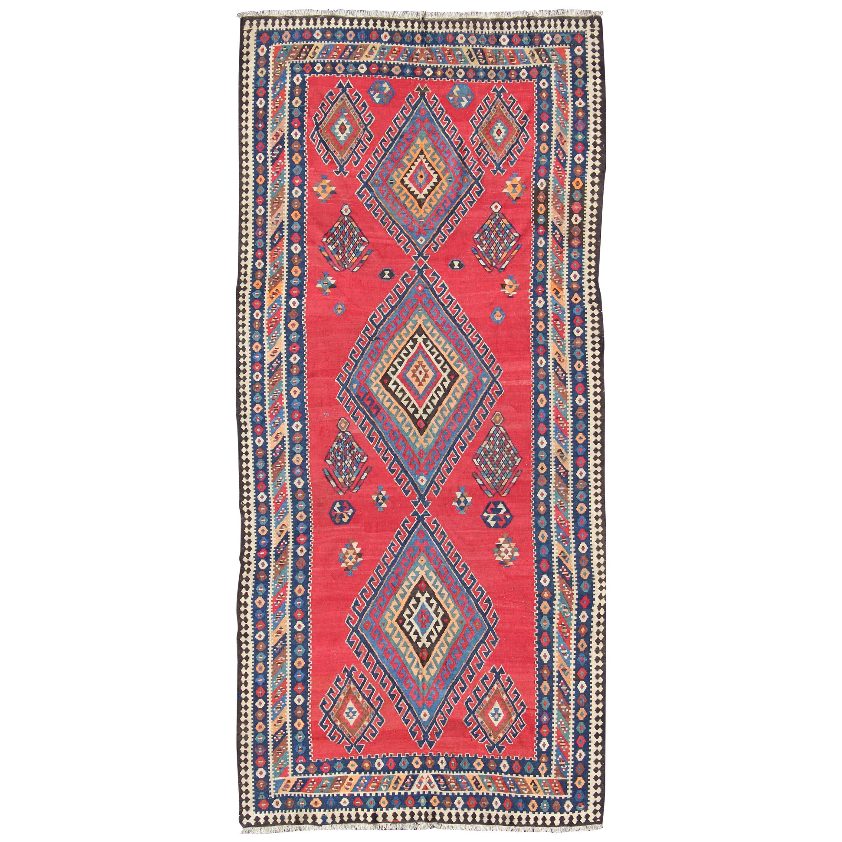 Ancien tapis persan Qashqai Kilim Gallery avec motif géométrique en forme de diamant