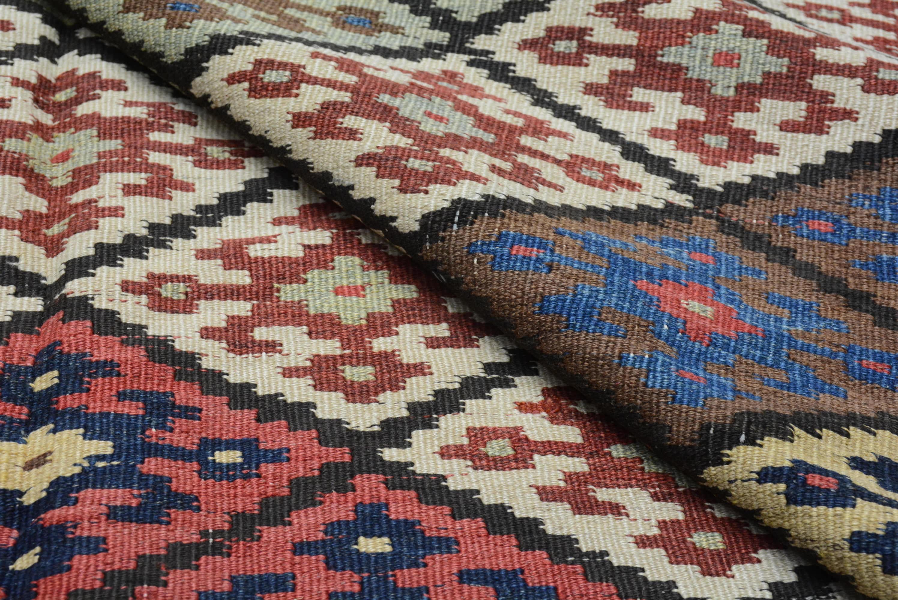Chemin de table Kilim persan antique Qashqai en vente 1