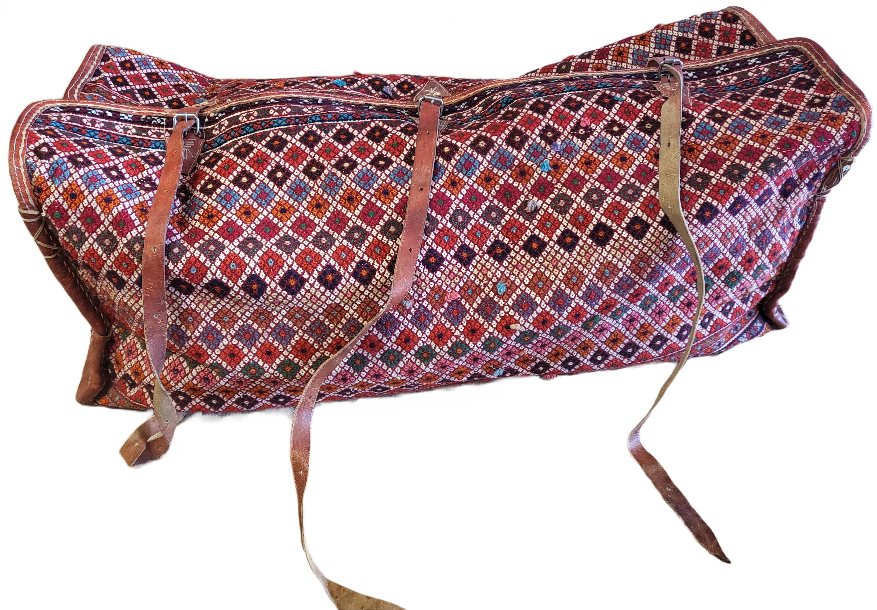 Antique Persian Qashqai - Rare Large Nomadic Saddle Bag -  In Good Condition For Sale In Blacksburg, VA