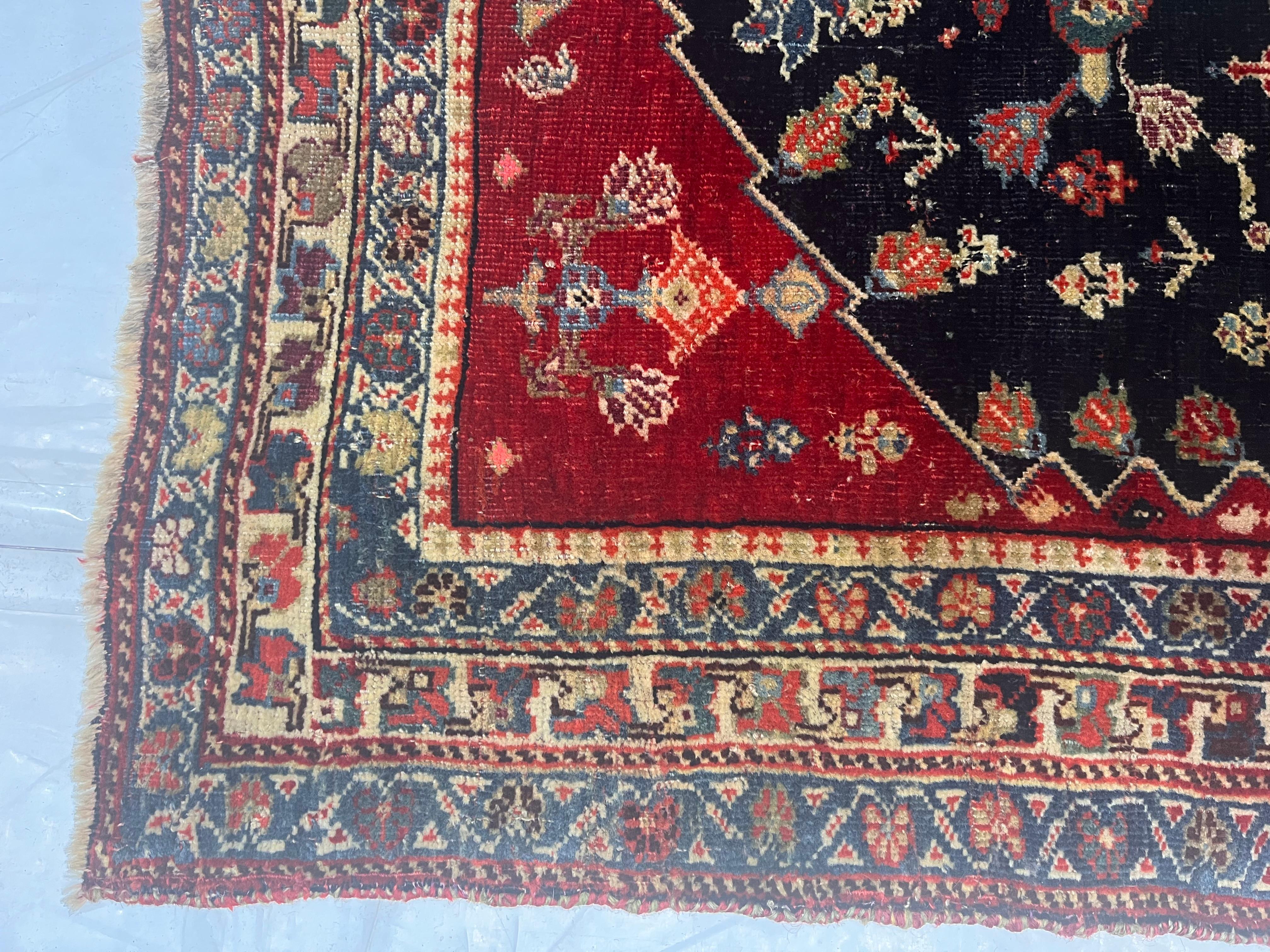 Antiker persischer Gaschgai-Teppich 2'7 x 4'6 (19. Jahrhundert) im Angebot