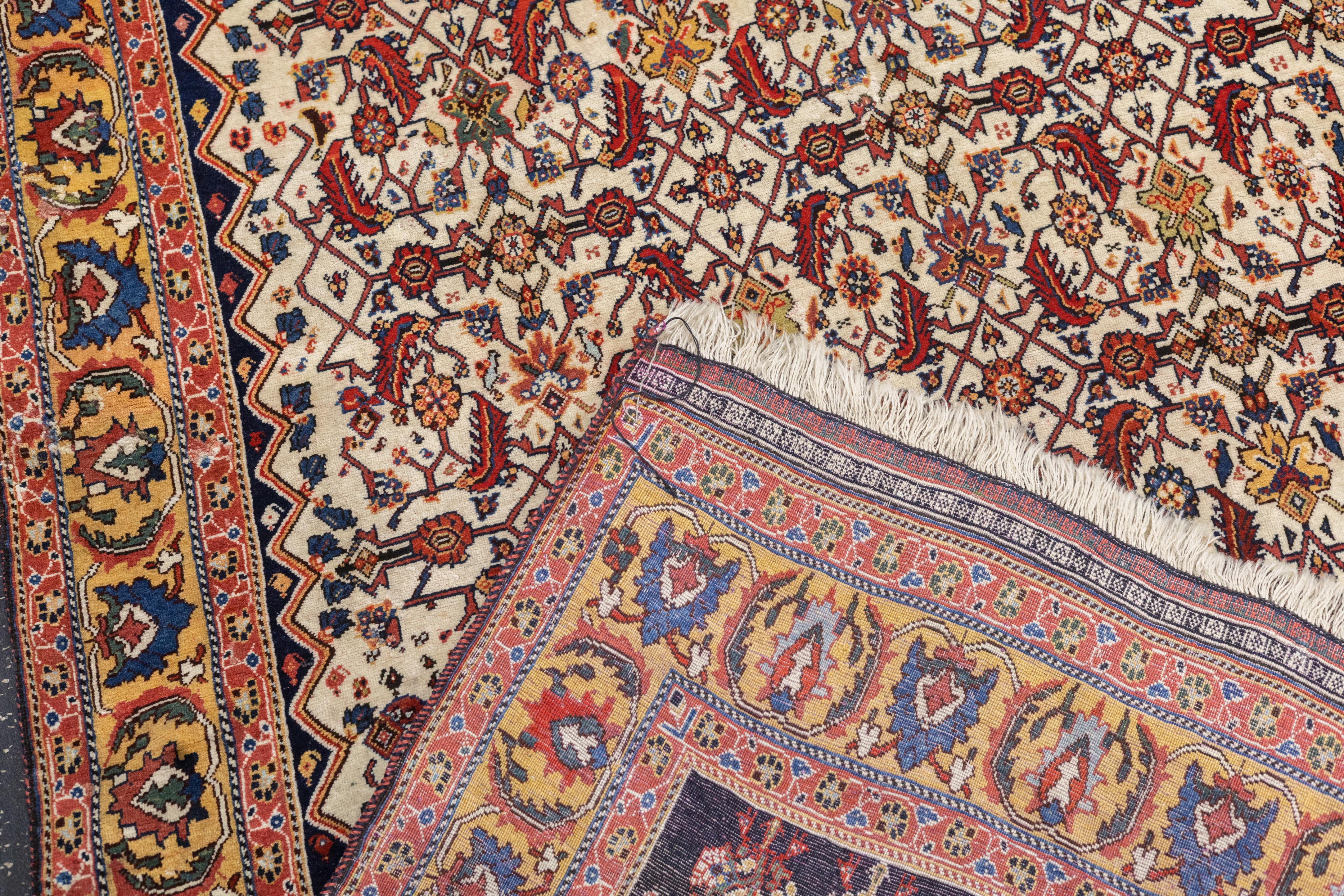Ancien tapis persan Qashqai 4'3'' x 7'2'' en vente 4