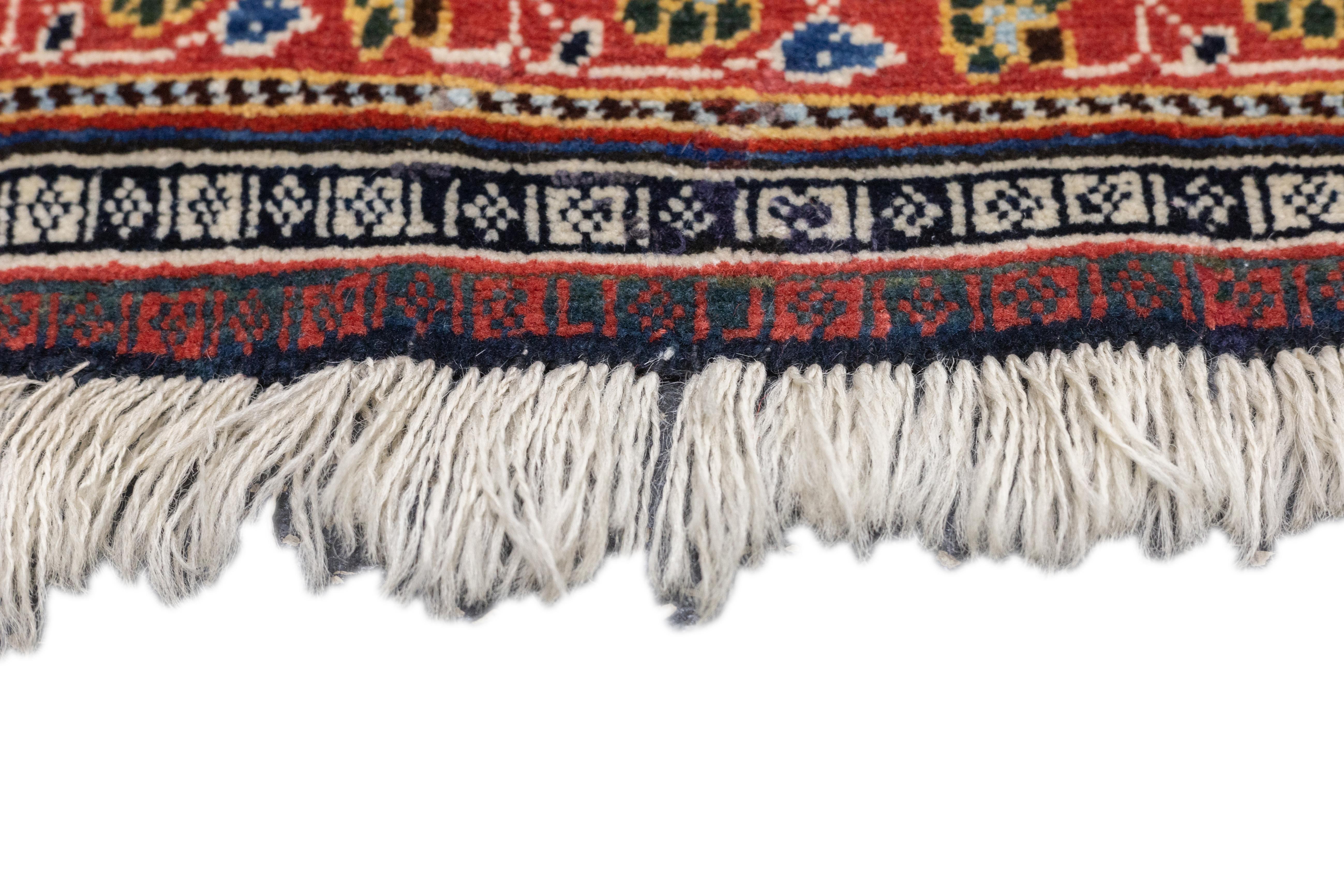Ancien tapis persan Qashqai 4'3'' x 7'2'' Bon état - En vente à New York, NY