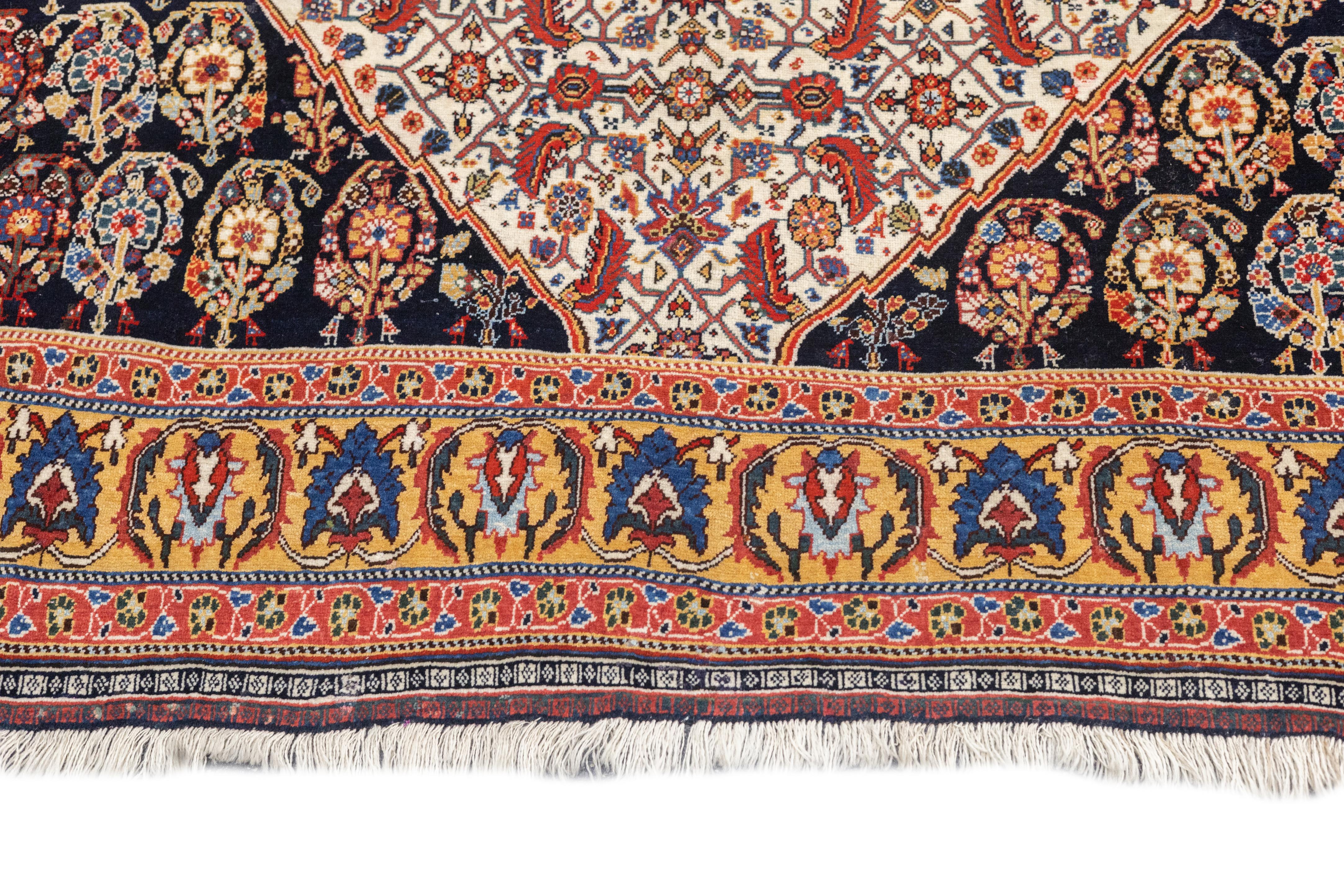 Ancien tapis persan Qashqai 4'3'' x 7'2'' en vente 1