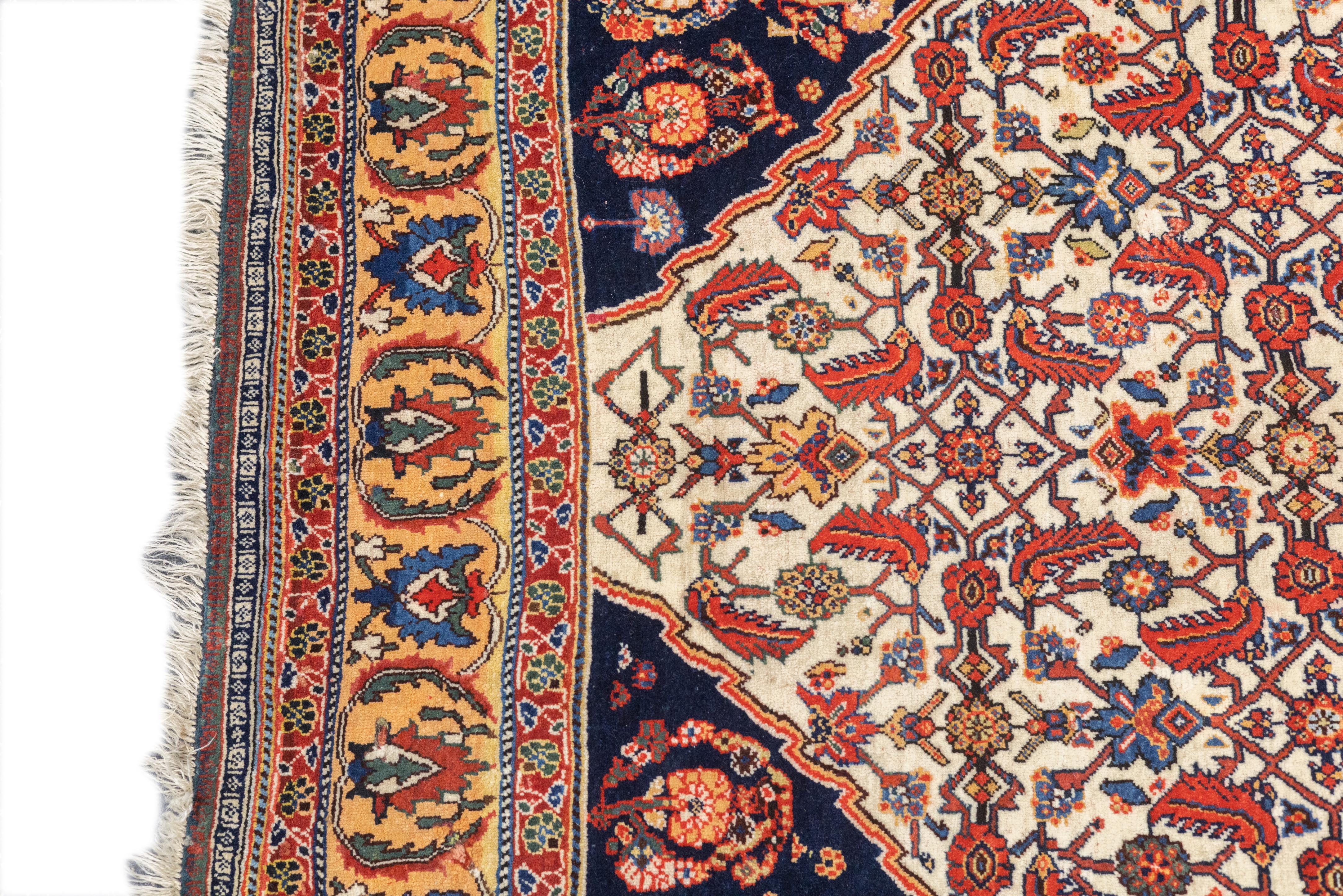 Ancien tapis persan Qashqai 4'3'' x 7'2'' en vente 2