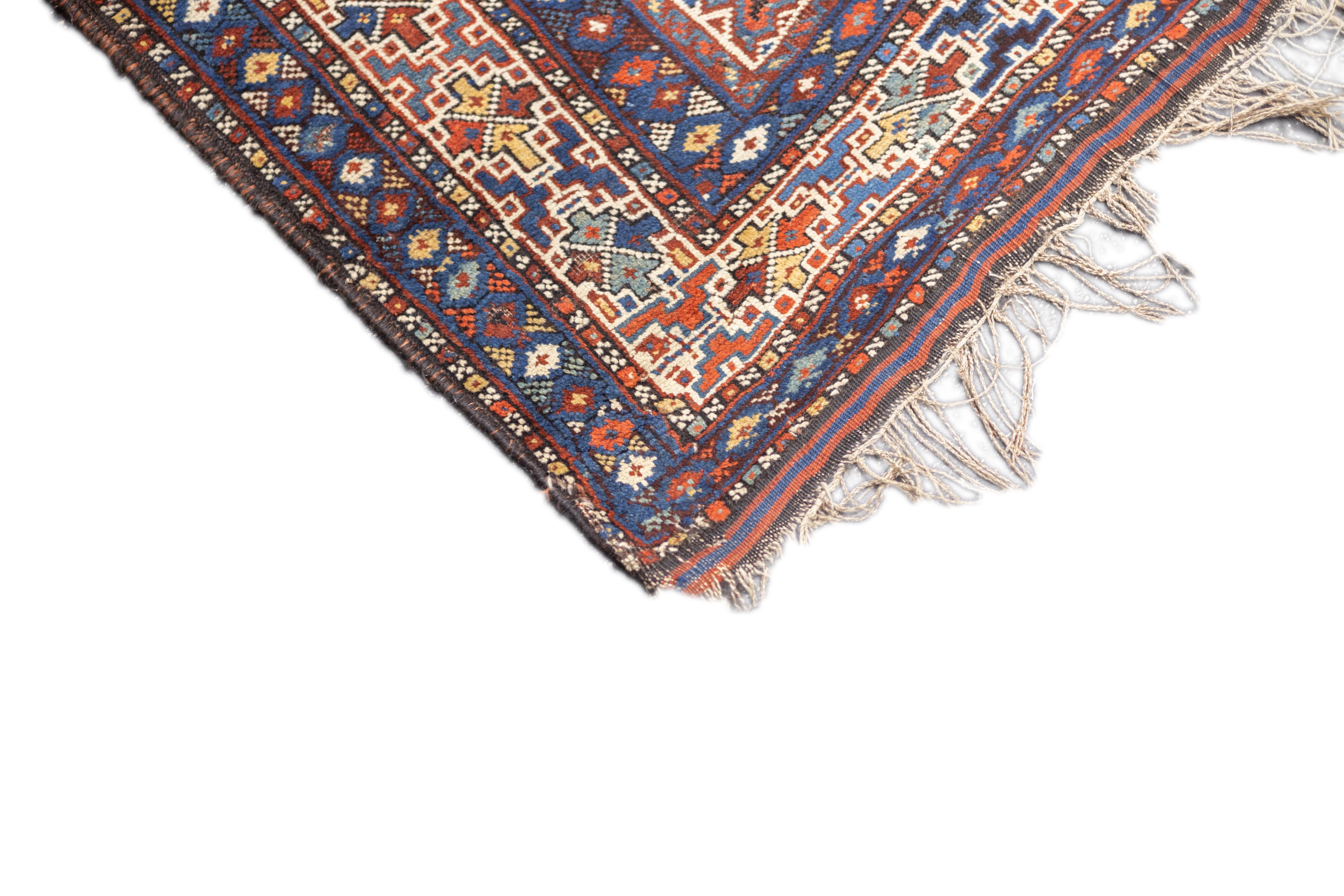 Antiker persischer Qashqai-Teppich 4'7'' x 6'5'' (Handgeknüpft) im Angebot