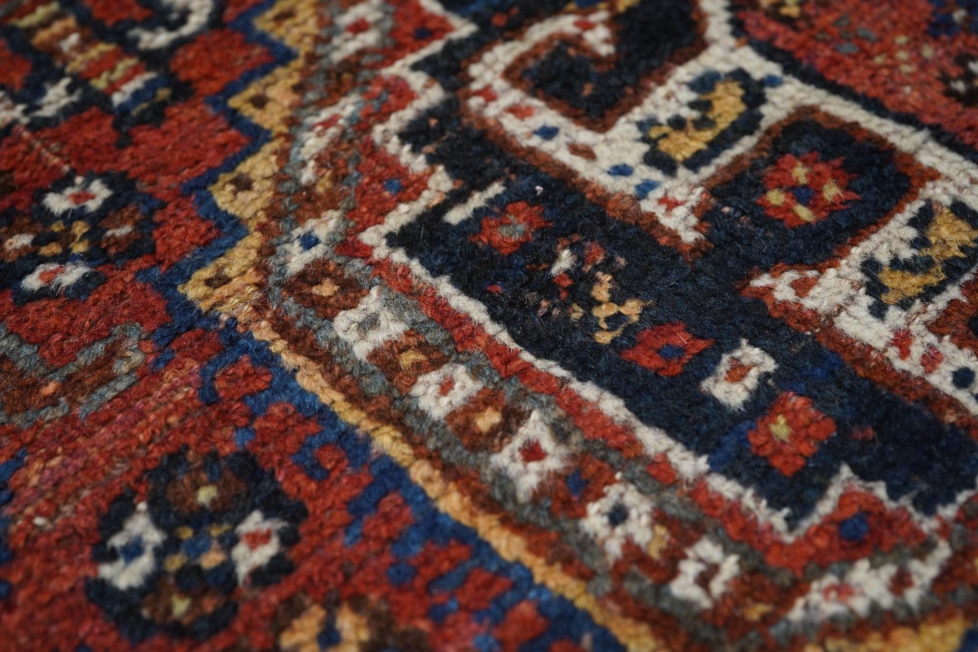 Antique Persian Qashqai Rug 4'9'' x 7'5'' In Good Condition For Sale In New York, NY