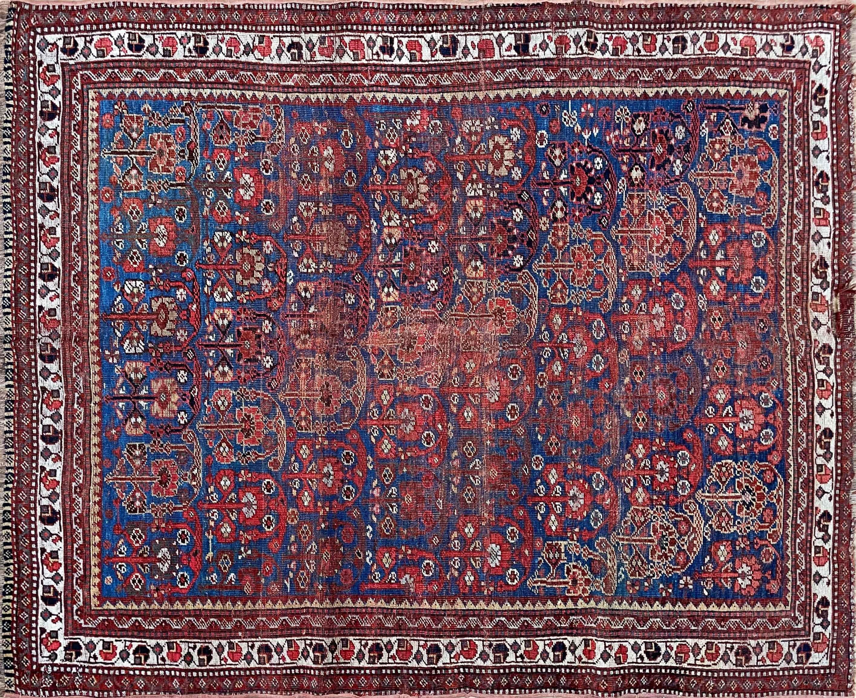 Exquisiter antiker persischer Gaschgai-Teppich - ein wahres Meisterwerk

Versetzen Sie sich in das reiche Erbe der persischen Handwerkskunst mit diesem bemerkenswerten antiken Gaschgai-Teppich, der aus den 1870er Jahren stammt und 4'5