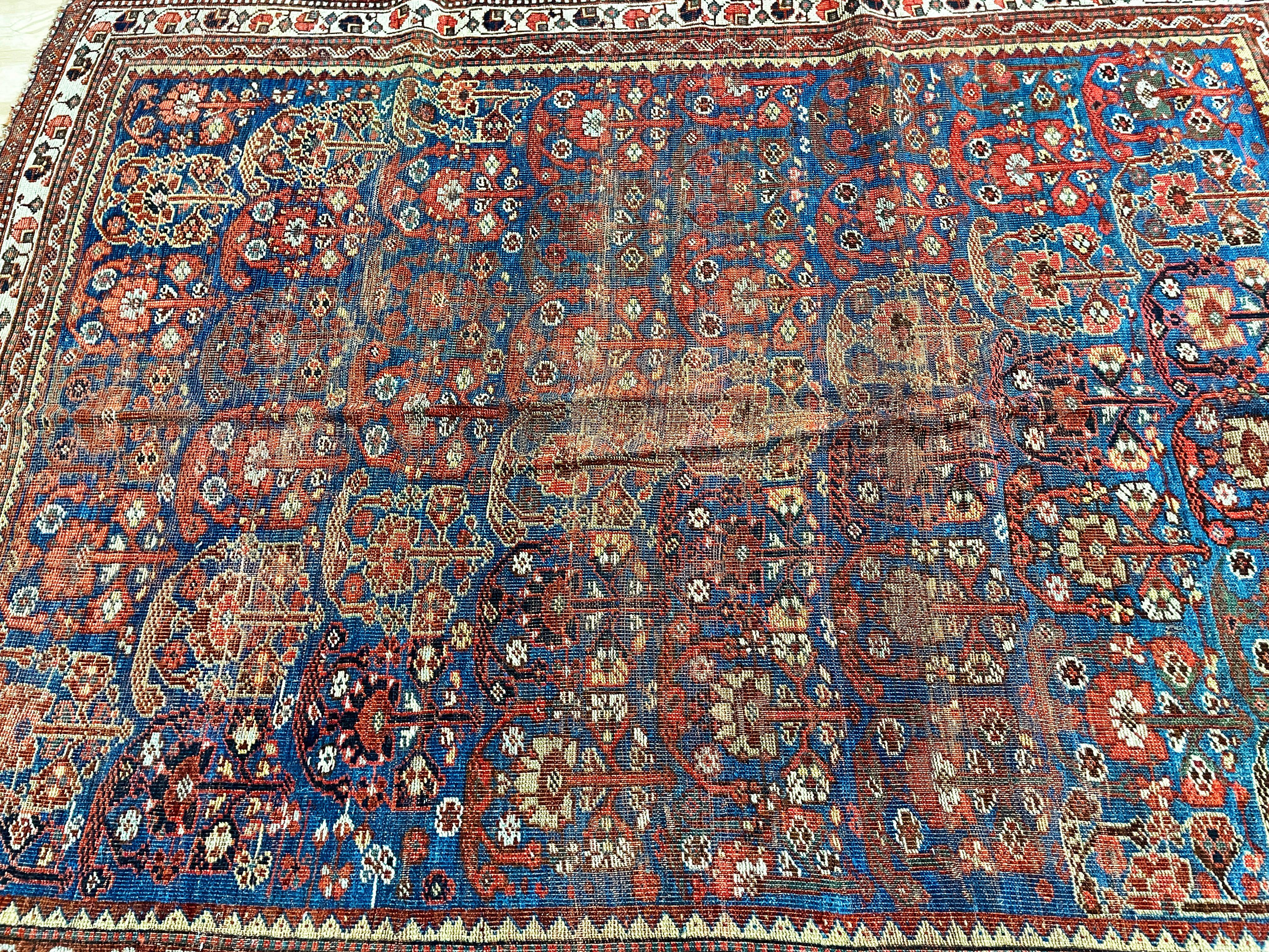 Antiker persischer Gaschgai-Teppich, so wie er ist im Zustand „Relativ gut“ im Angebot in Evanston, IL