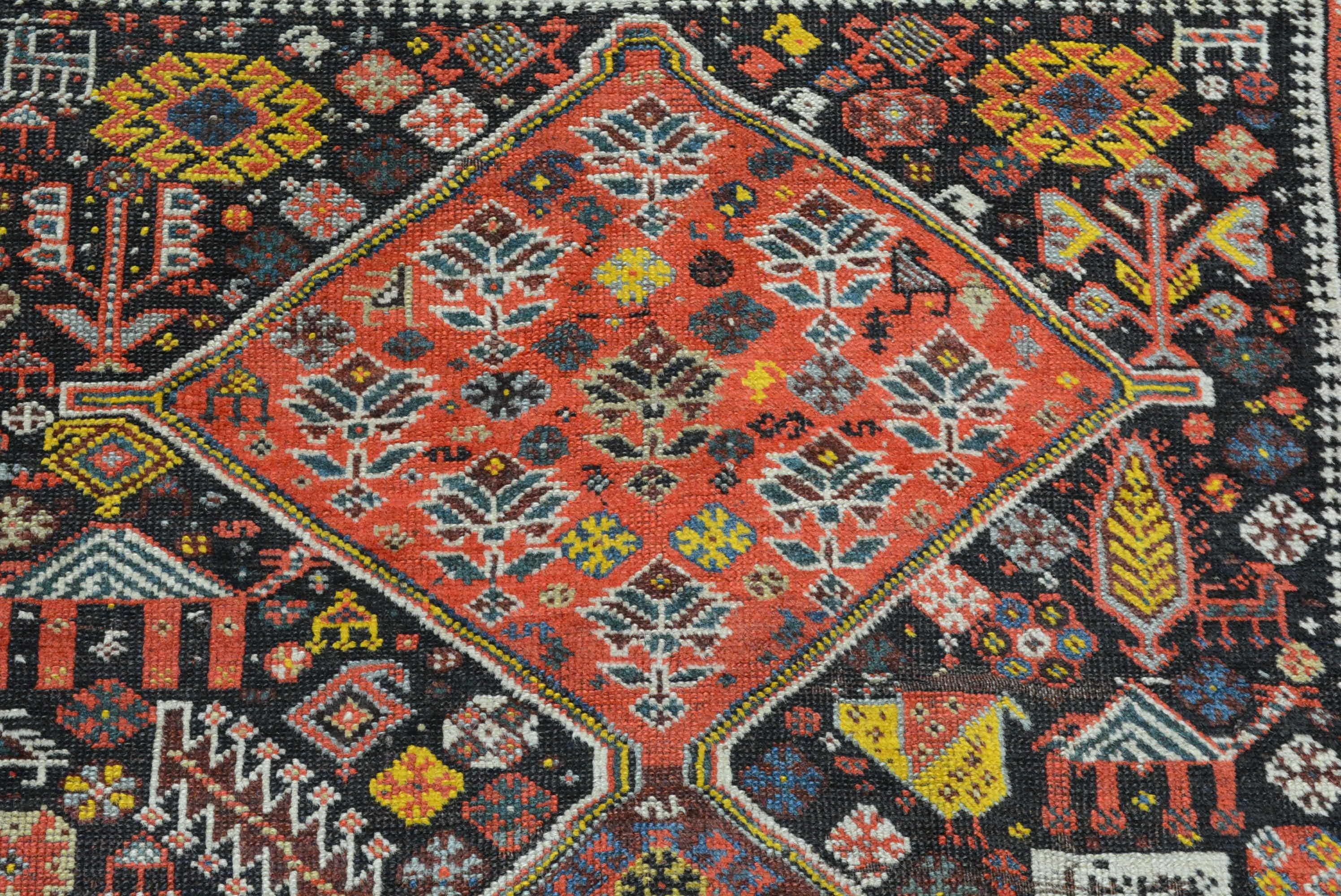 Die Gaschgai sind ein Stammesverband, der im Südwesten Persiens/Iran entlang des Zagros-Gebirges lebt, hauptsächlich in den Provinzen Fars und Khuzestan. Die Frauen dieses Stammes haben seit langem den Ruf, geschickte und produktive Weberinnen zu