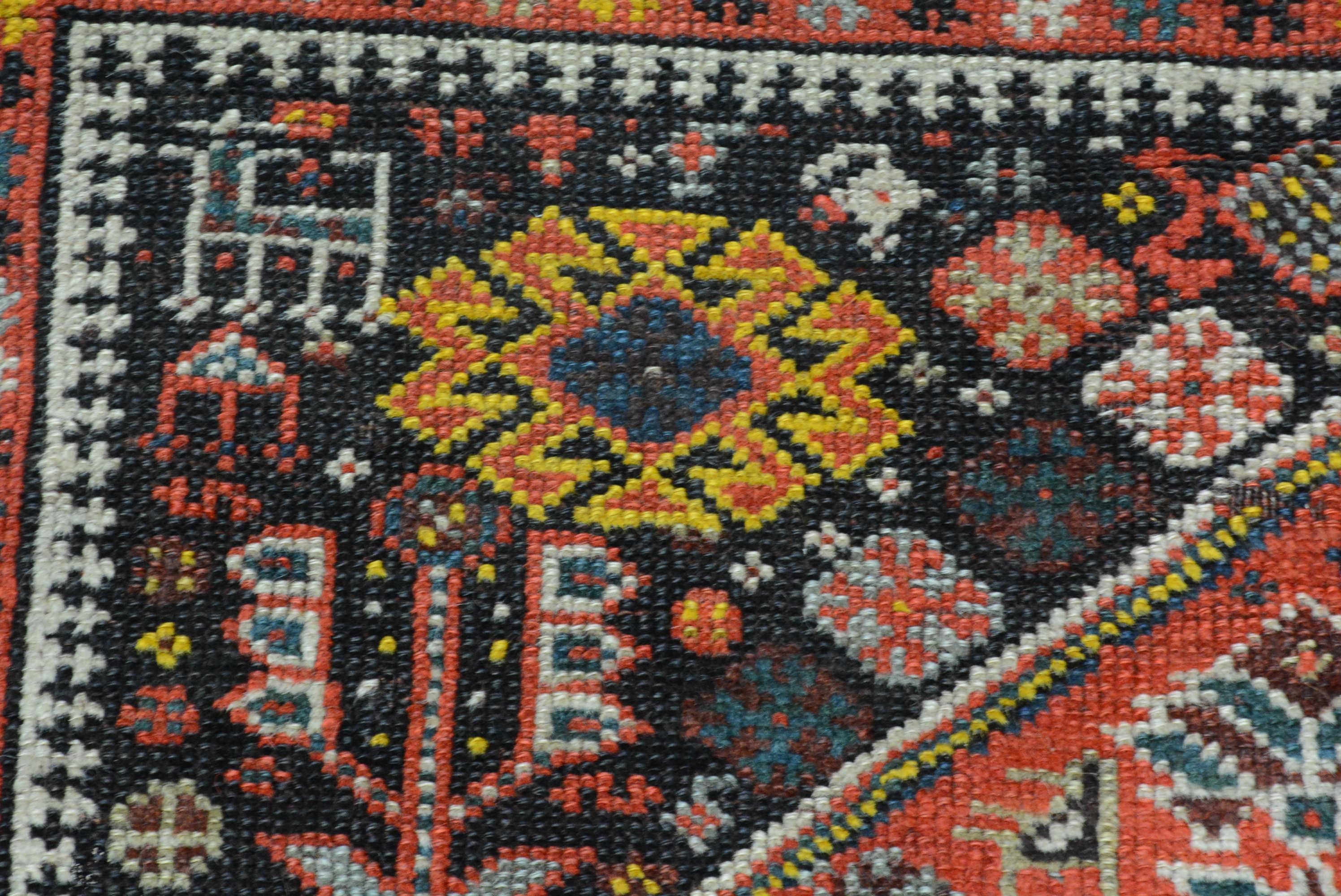 Antiker persischer Gaschgai-Schekarlu-Teppich (Pflanzlich gefärbt) im Angebot