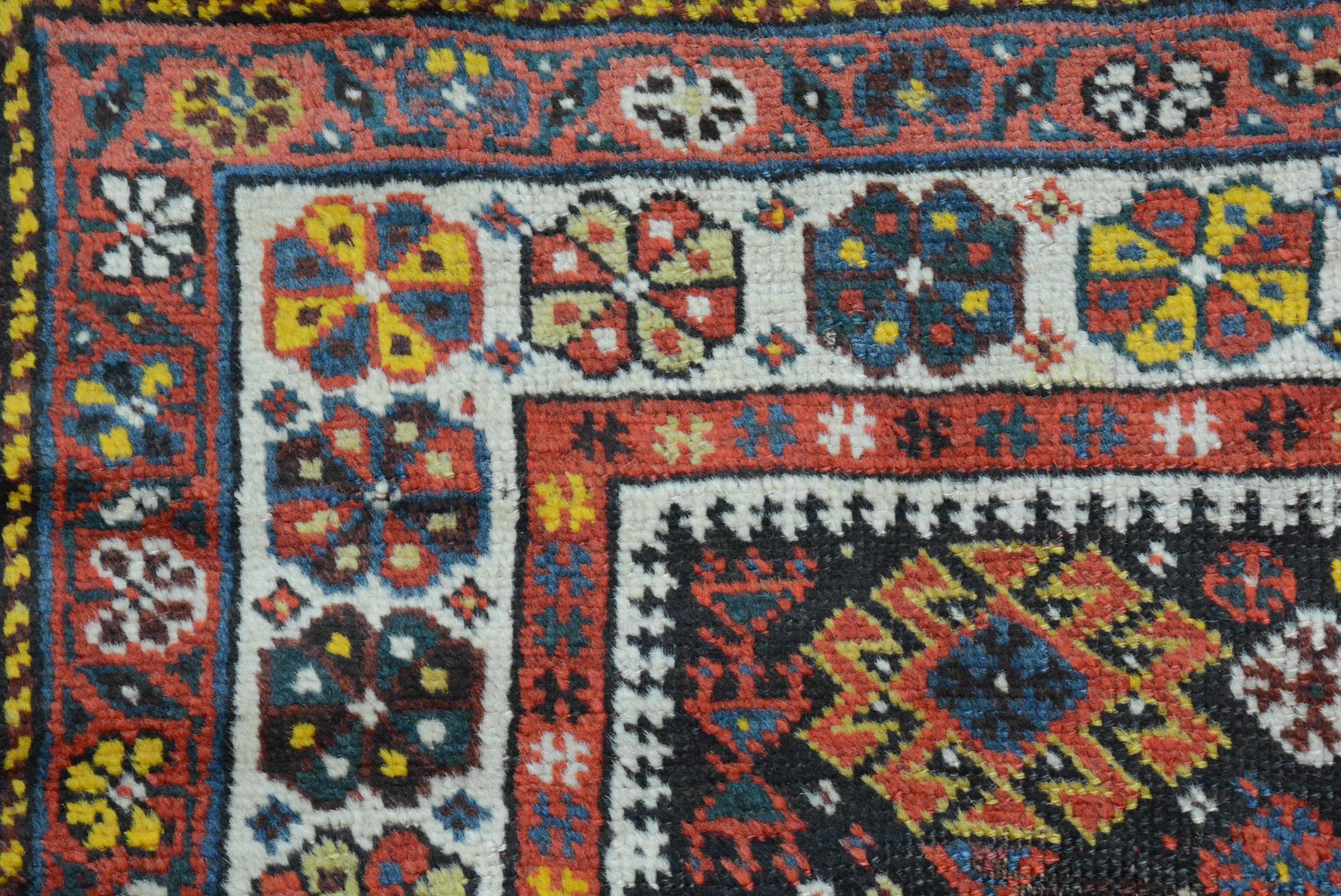 Antiker persischer Gaschgai-Schekarlu-Teppich (Wolle) im Angebot