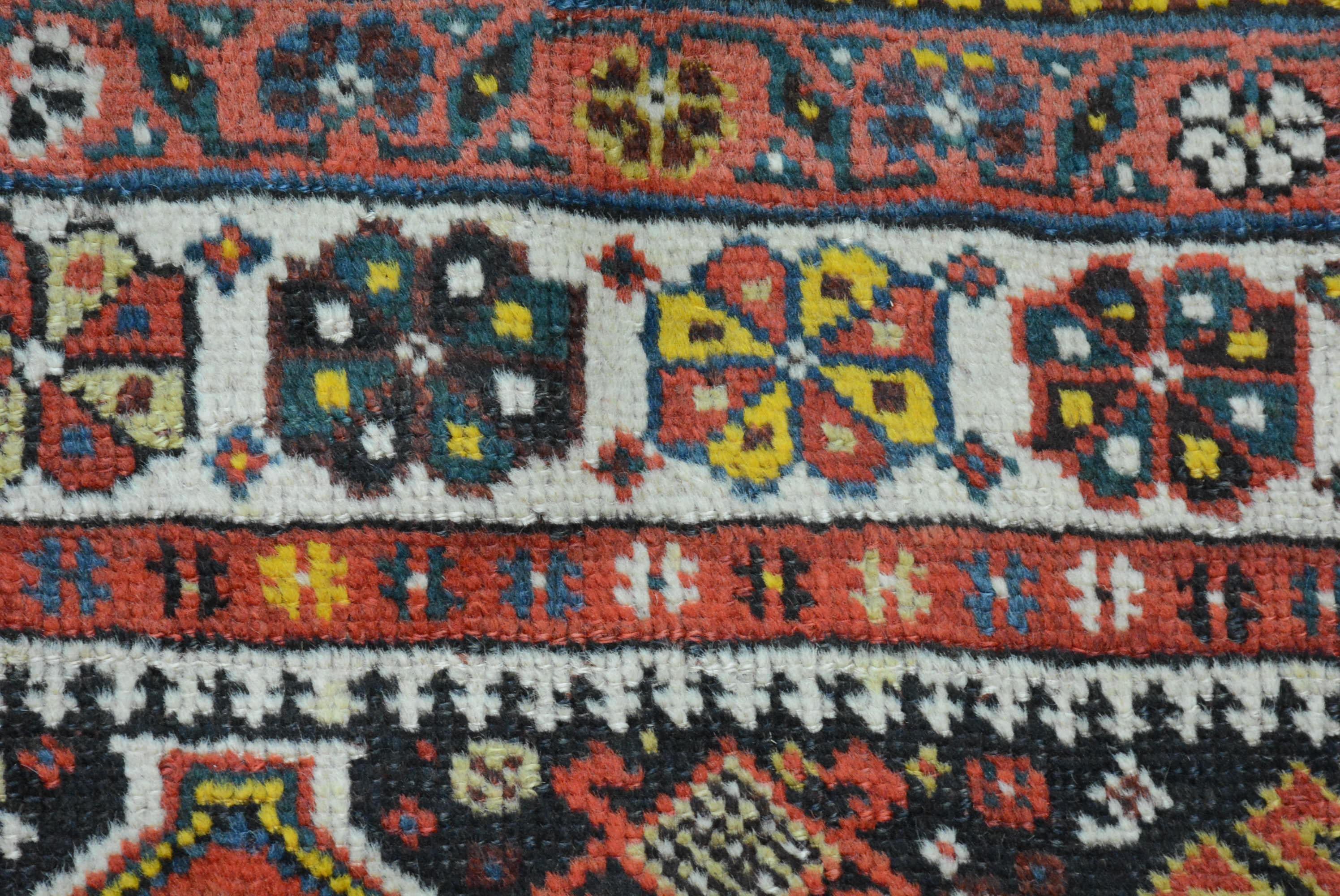 Antiker persischer Gaschgai-Schekarlu-Teppich im Angebot 1