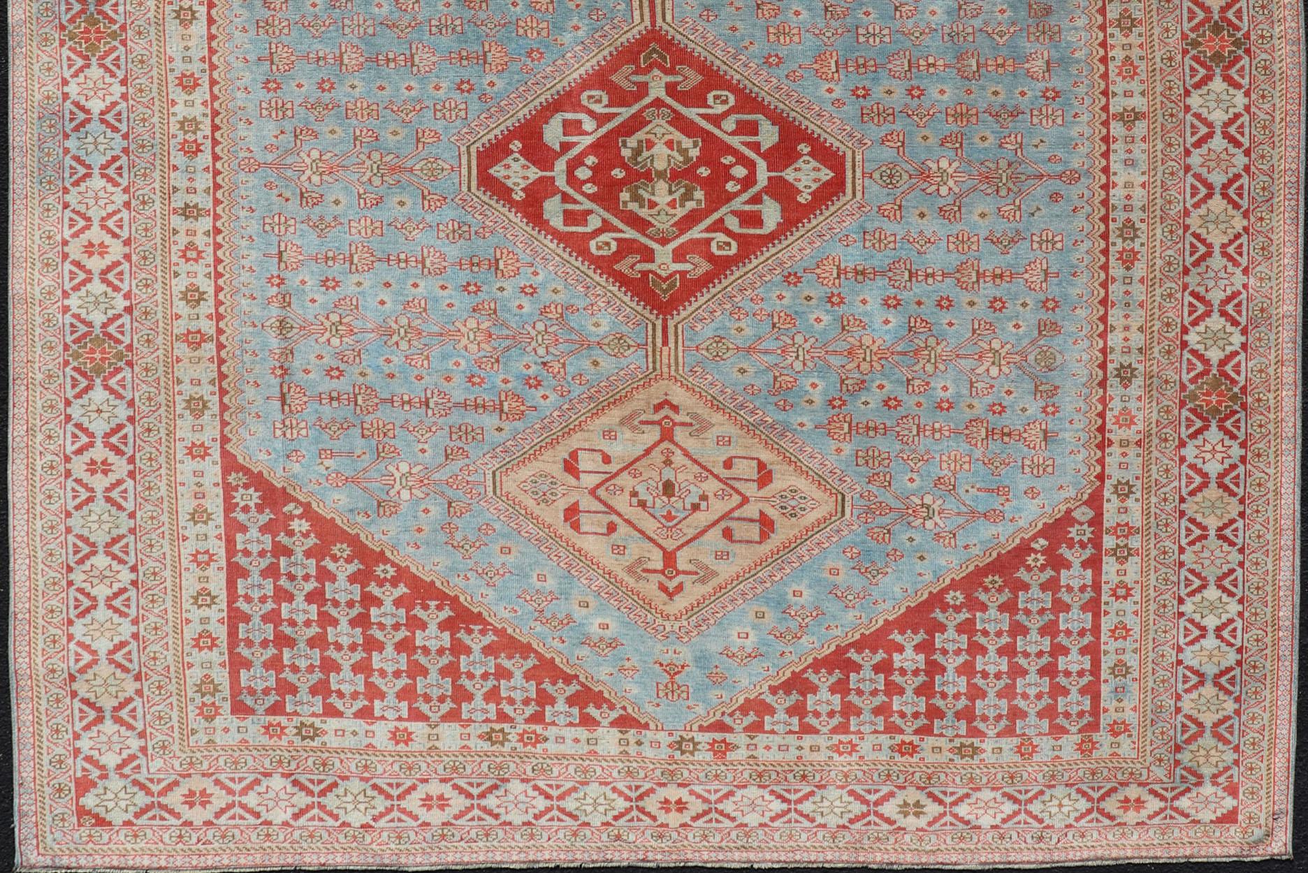 Antique Persian Qashqai Shiraz Tribal Rug with Latch Hooked Diamond Design. Keivan Woven Arts / rug EMB-9568-P13587, country of origin / type: Iran / Qashqai, circa 1910.

This antique Persian Shiraz rug has been hand-knotted in wool and features an