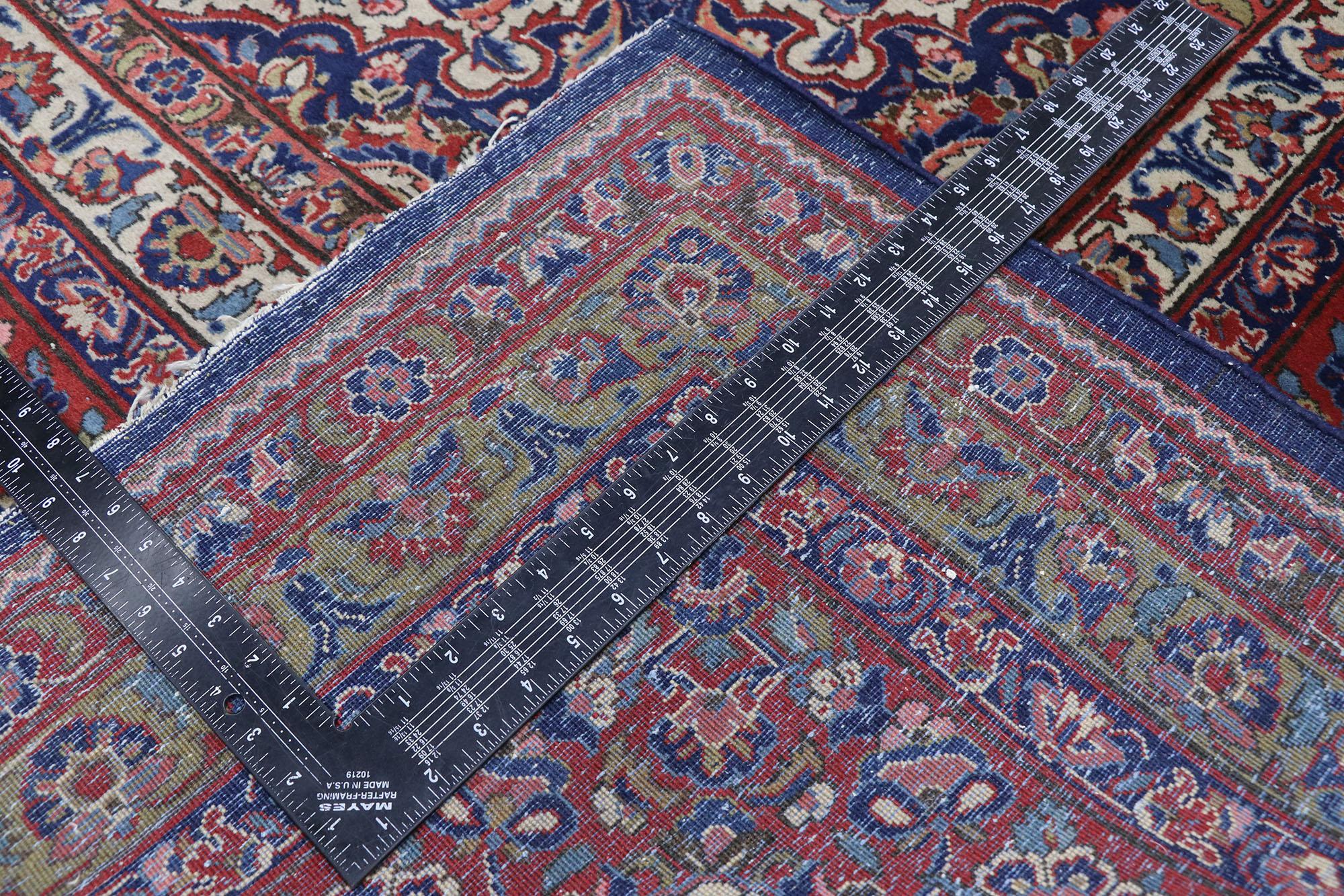 Antique Persian Qazvin Rug with Victorian Style In Good Condition For Sale In Dallas, TX