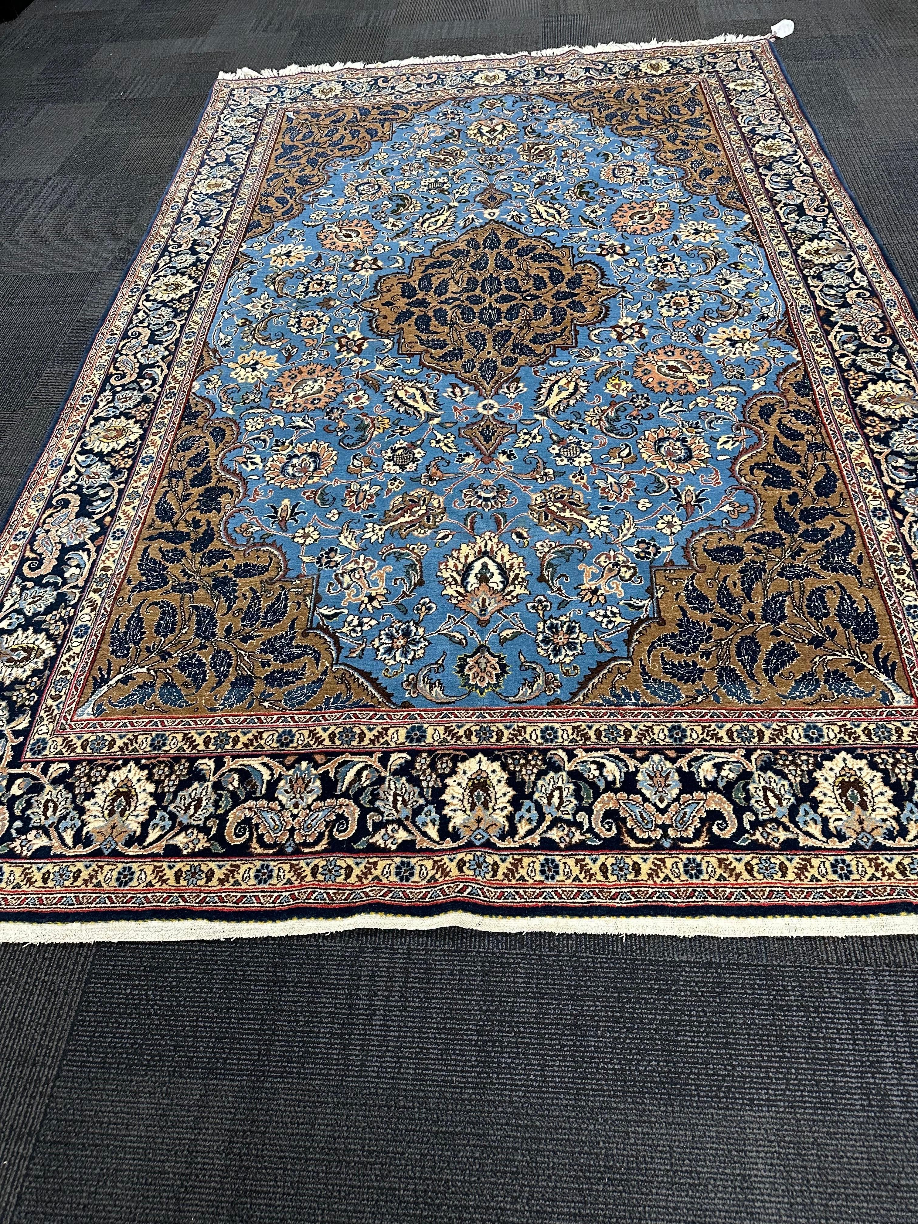 Noué à la main Ancien tapis persan Qum Design/One noué à la main, début du 20e siècle en vente