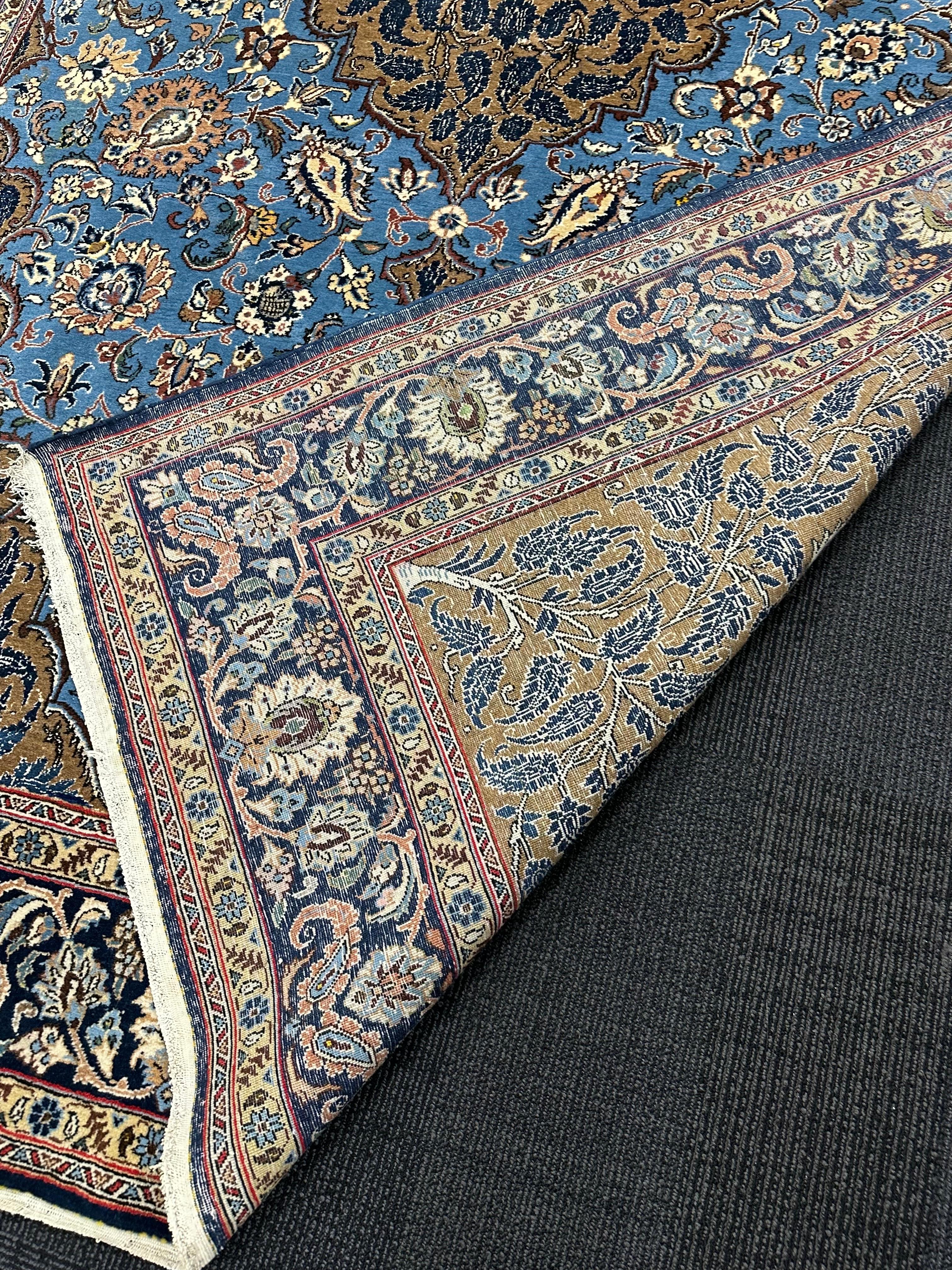 Ancien tapis persan Qum Design/One noué à la main, début du 20e siècle Bon état - En vente à Savannah, GA
