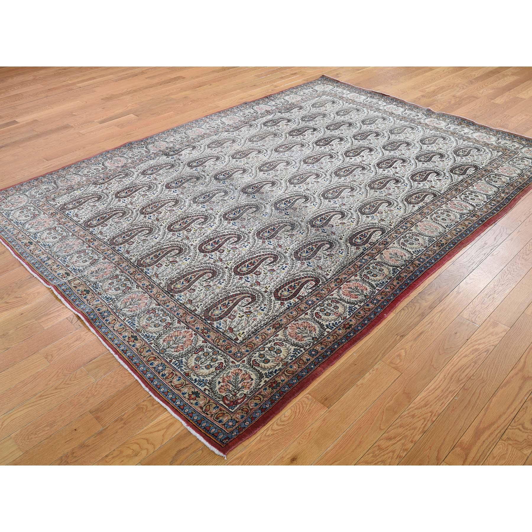 Antike persische Qum Guter Zustand Paisley Design Handgeknüpft Feiner Orientteppich (Persisch) im Angebot