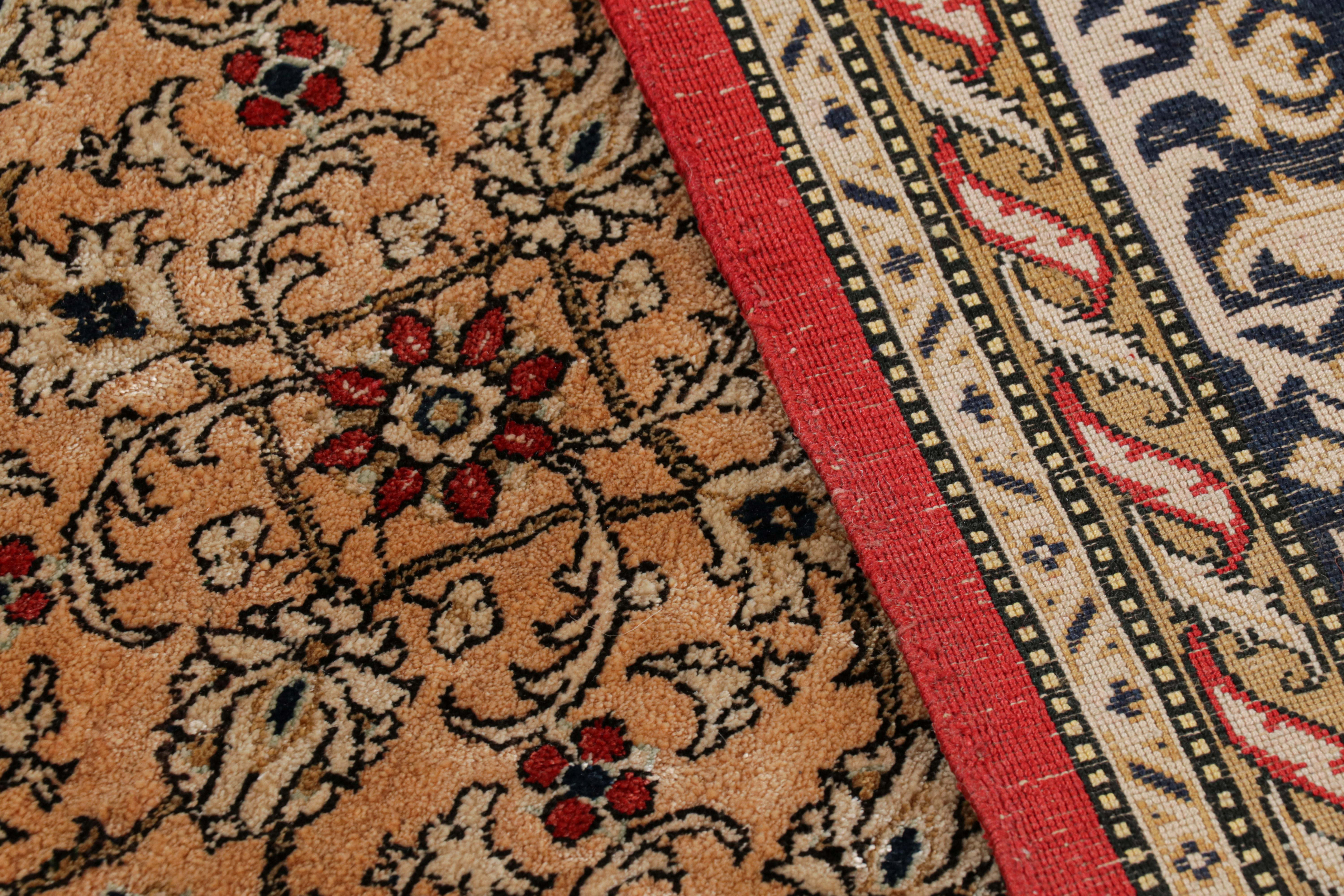 Tapis persan antique Qum à motifs floraux beige-brun et rouge, de Rug & Kilim en vente 1