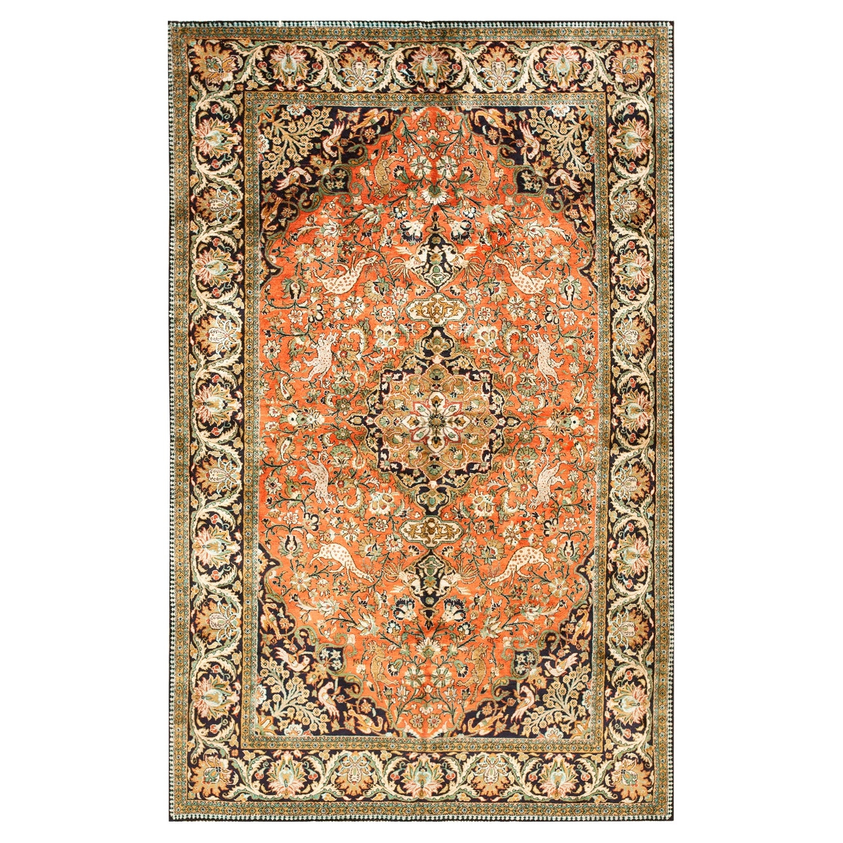 Tapis persan ancien en soie Qum de 4 pieds 7 po. x 7 pieds 4 po.