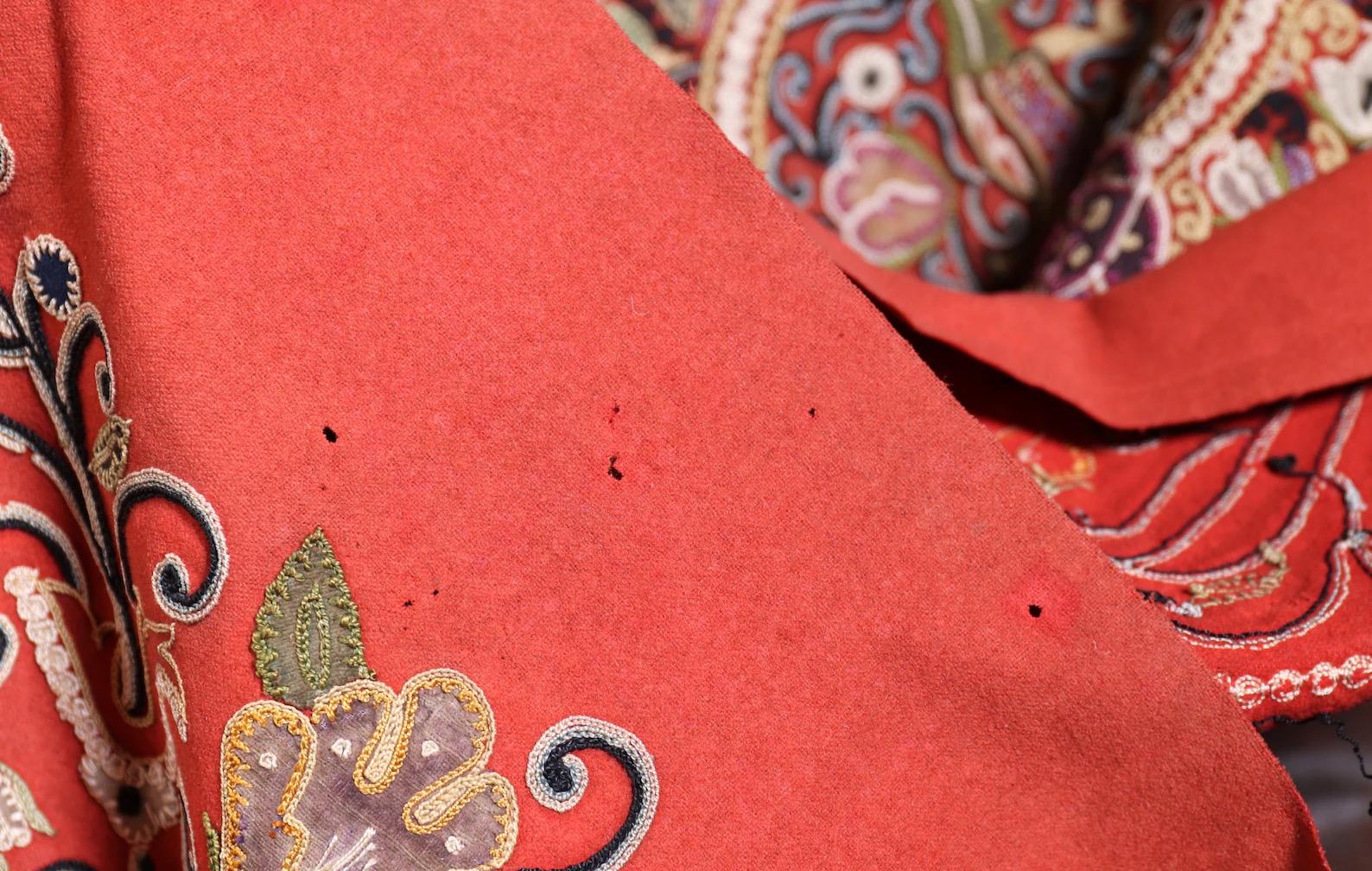 XIXe siècle Perse ancien  broderie Rashti Douzi en vente