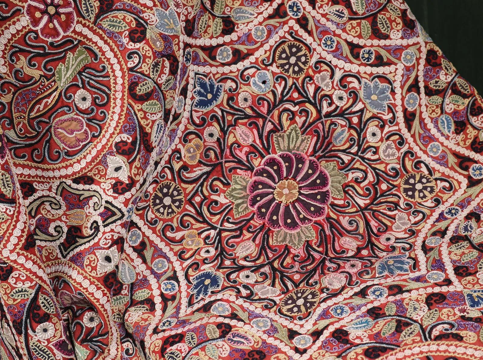 Feutre Perse ancien  broderie Rashti Douzi en vente