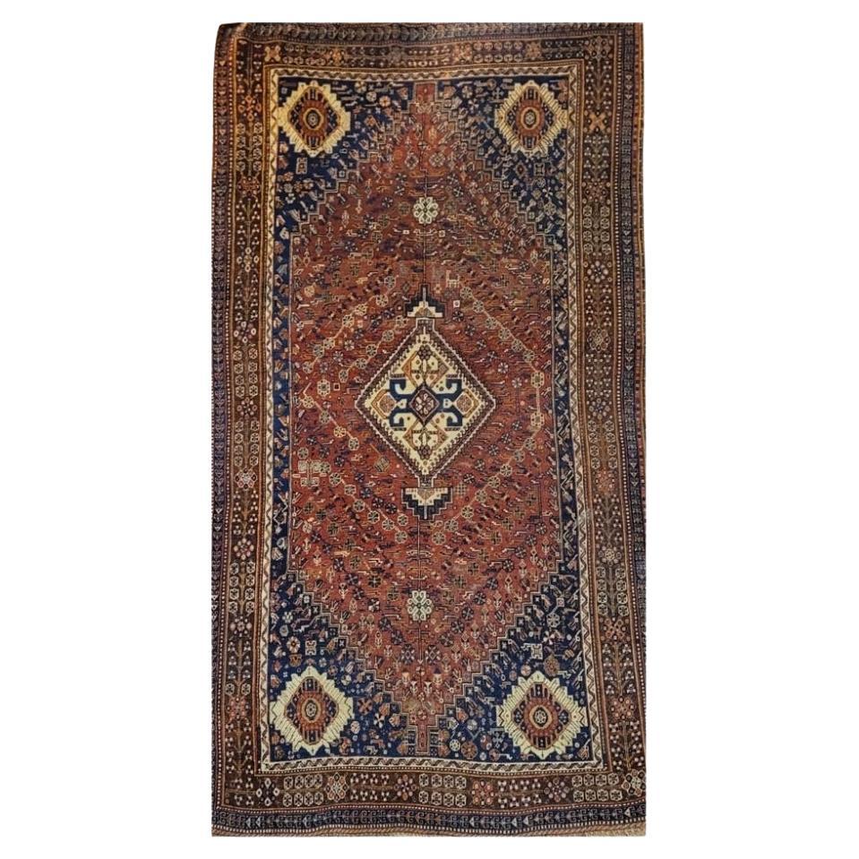 Antiker persischer roter und blauer Teppich, Feraghan - Iran - 305 x 155 im Angebot
