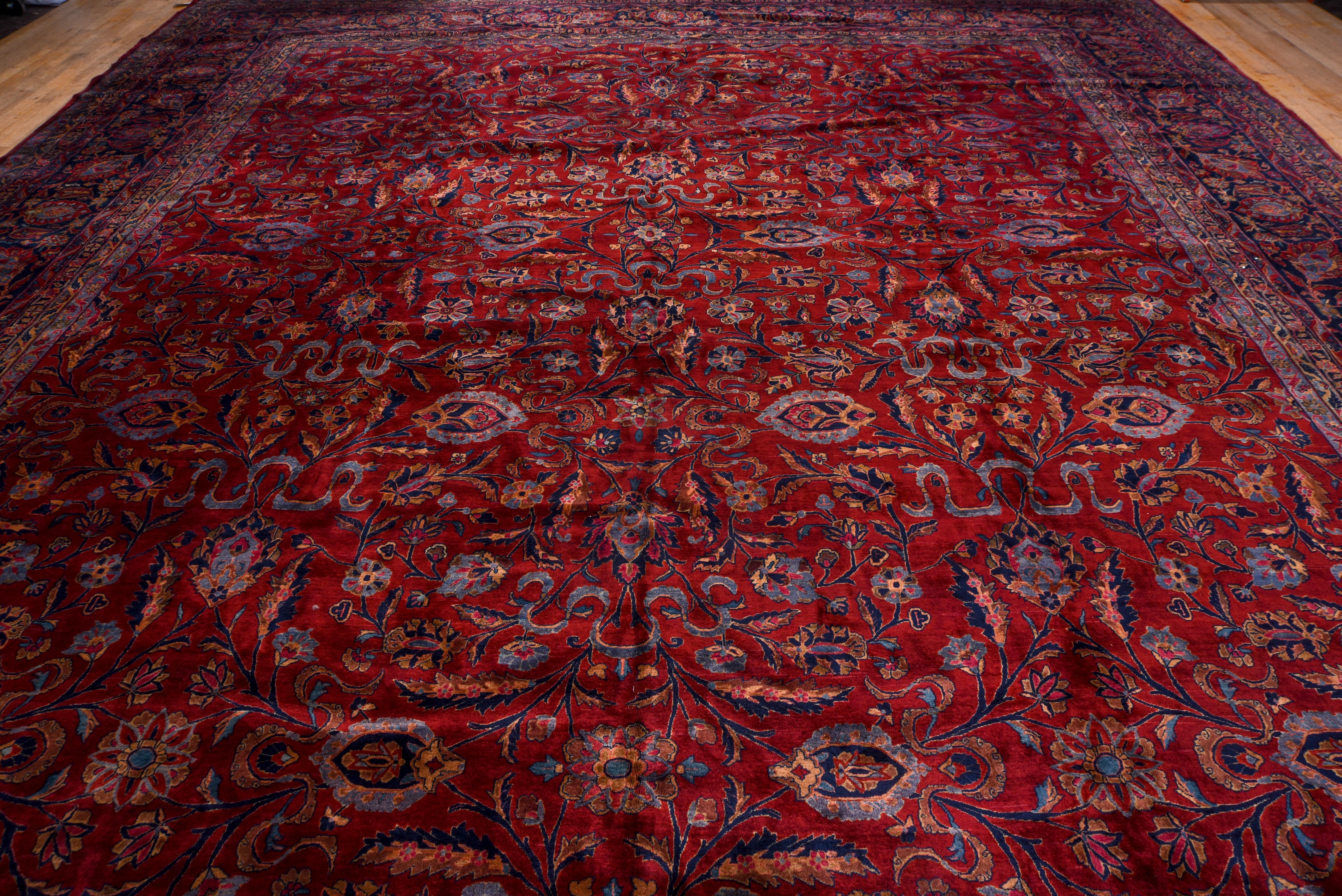 Noué à la main Tapis de Kashan rouge persan ancien, vers les années 1920 en vente