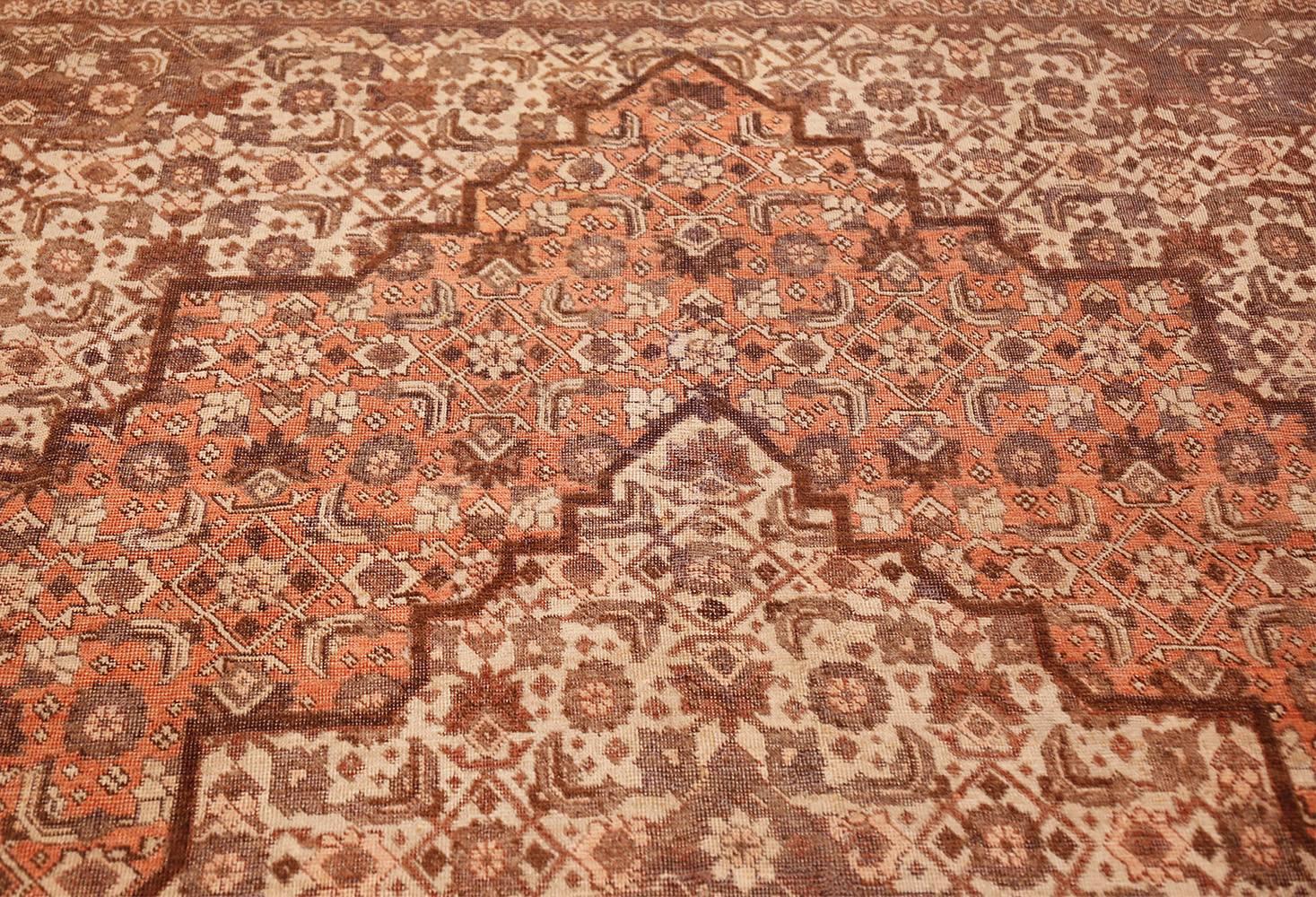 Antique Persian Room Size Tabriz Rug.7 ft 1 in x 10 ft 3 in  In Good Condition For Sale In New York, NY