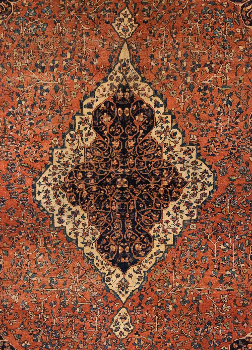 Sarouk rugs, the thickness of the luxurious pile allows Sarouk rugs to withstand the level of foot traffic that would be typical in hallways, common rooms and foyers. Antique carpets produced in Sarouk feature classic curvilinear vinescrolls and