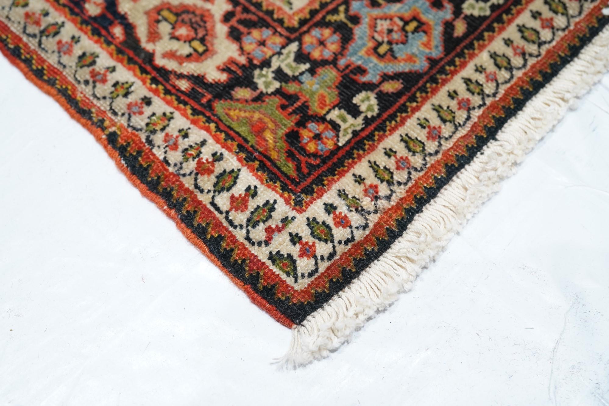 Antique Persian Farahan Rug  In Good Condition For Sale In New York, NY