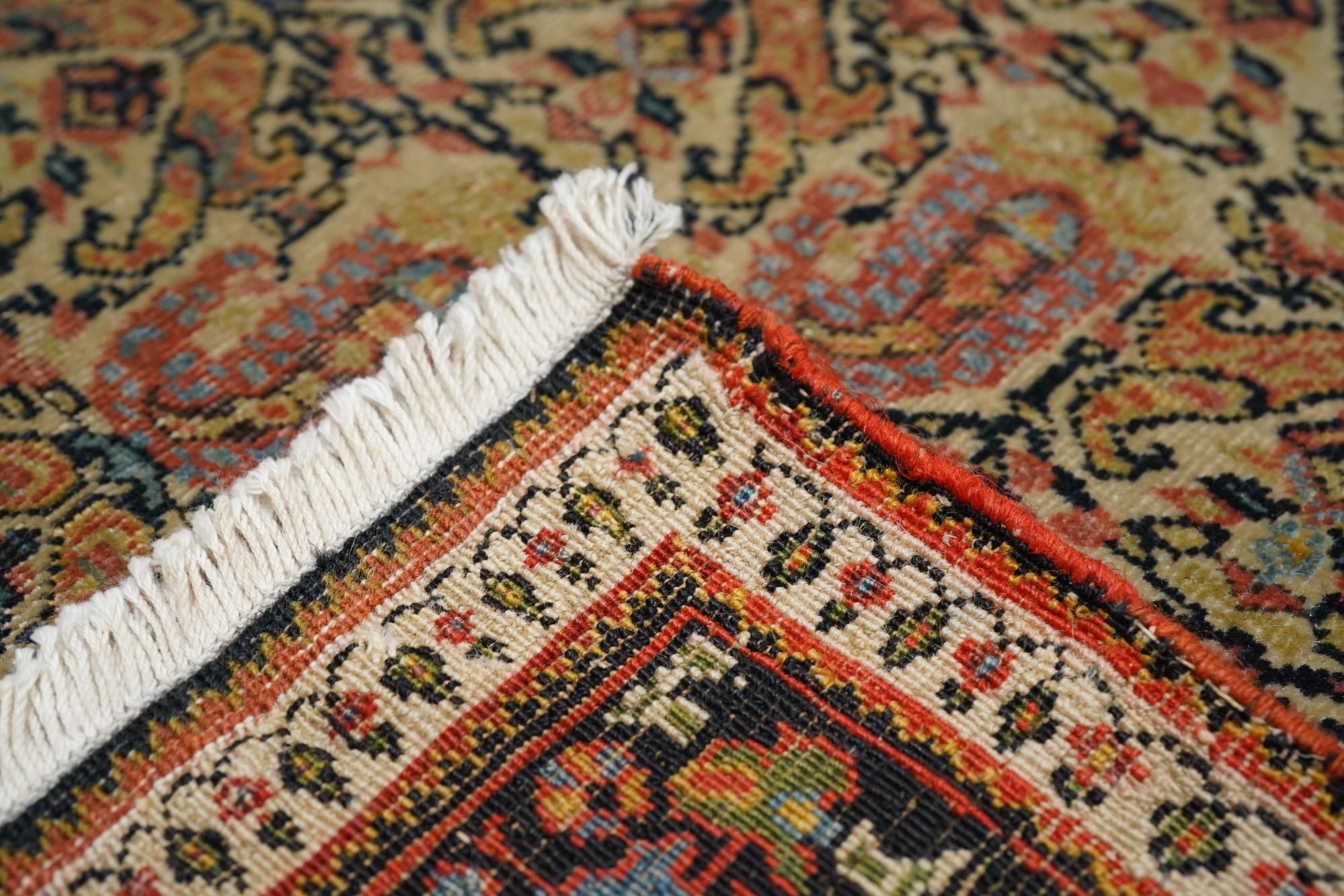 Ancien tapis persan Farahan 4'1'' x 6'5'' en vente 2