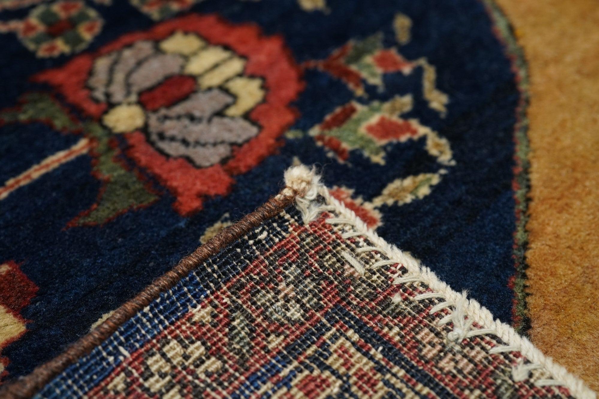 Antique Persian Rug 4'3'' x 6'9'' In Good Condition For Sale In New York, NY