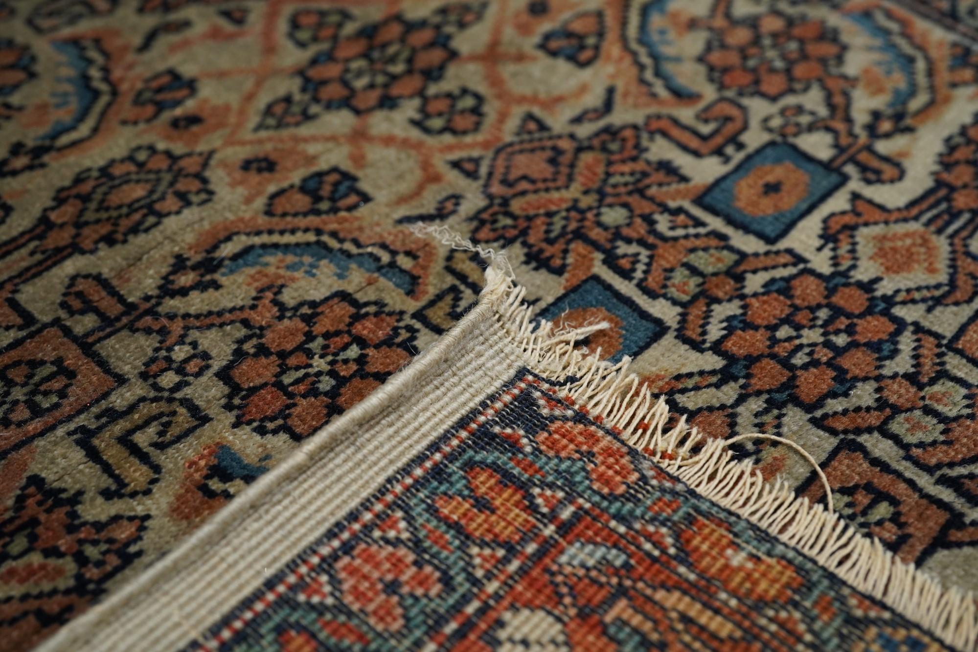 Antique Farahan Sarouk Rug  For Sale 4