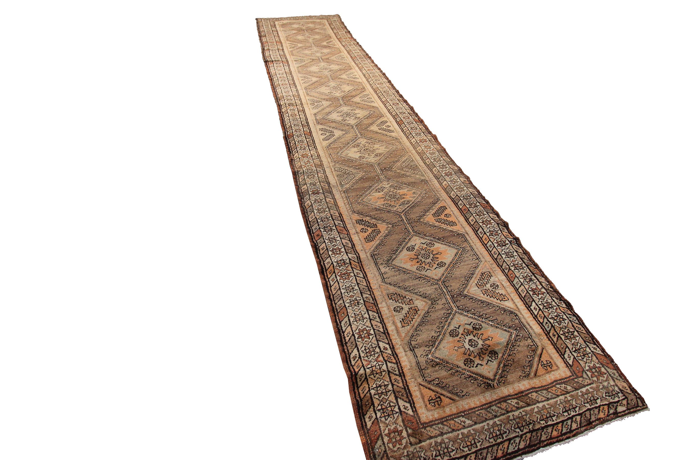 Antique Persian Rug Antique Persian Runner Sarab Runner 3x14 Wool Foundation In Good Condition For Sale In New York, NY