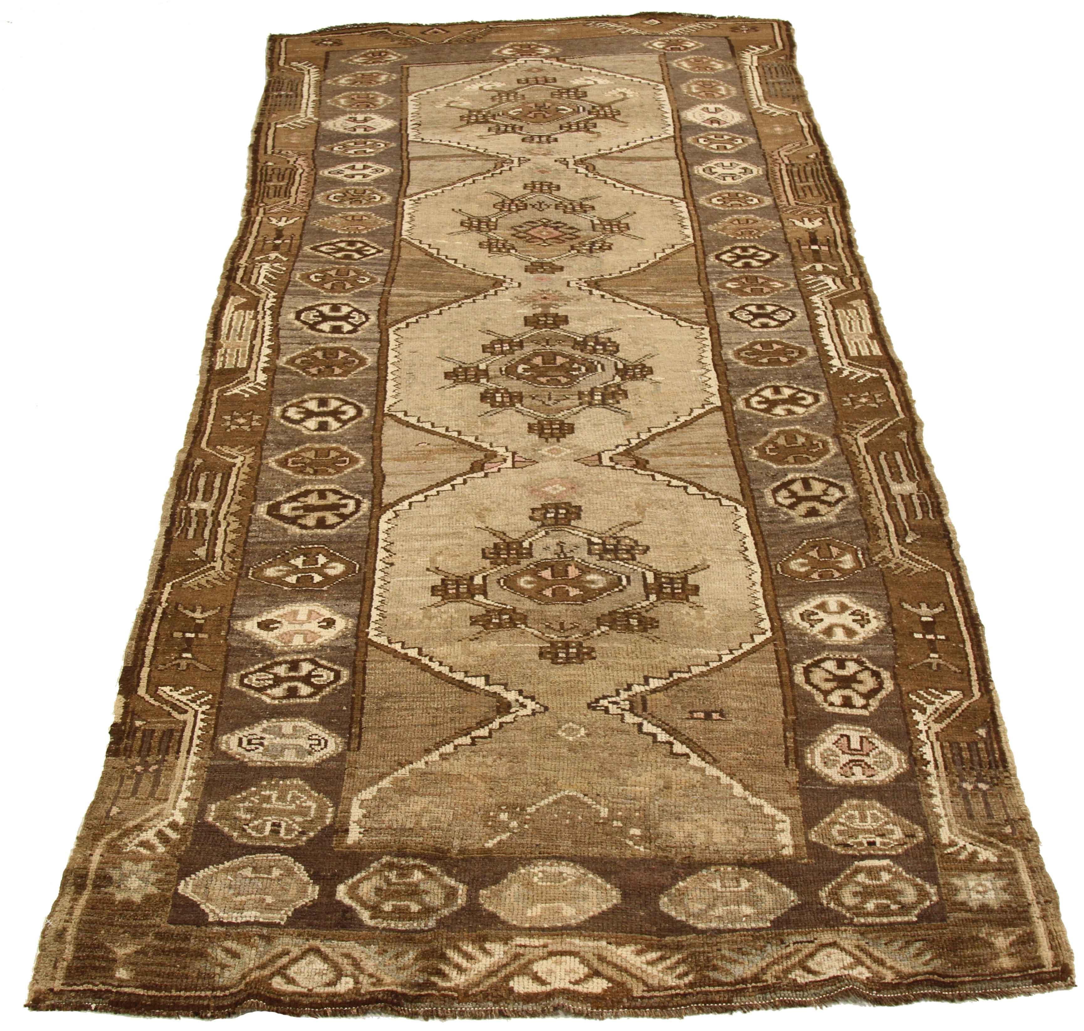 Hand-Knotted Antique Persian Rug Azerbaijan Design with Traditional Gul Motif, circa 1900s For Sale