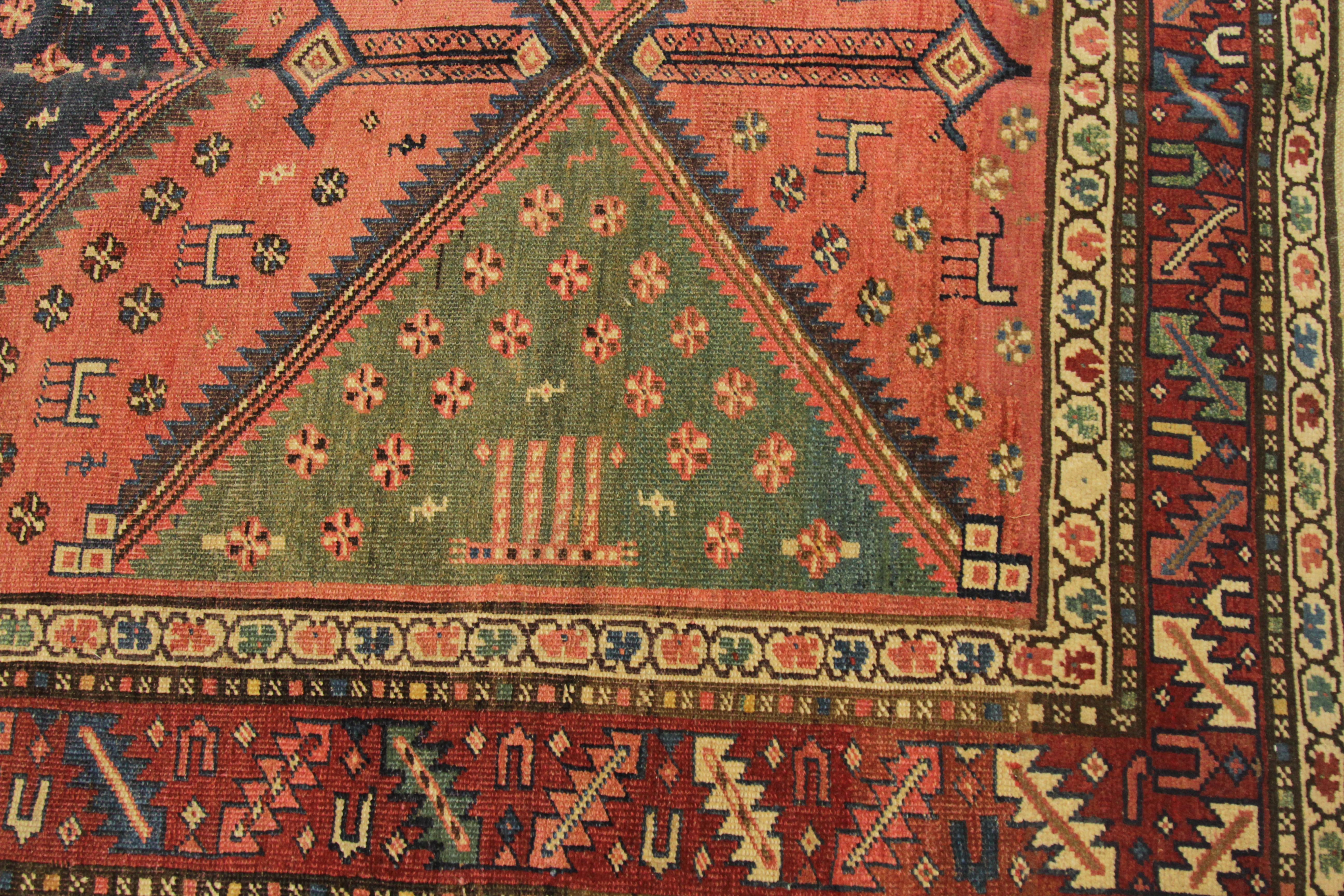 Tapis persan ancien Design/One avec d'élégants motifs géométriques, vers les années 1950 en vente 1
