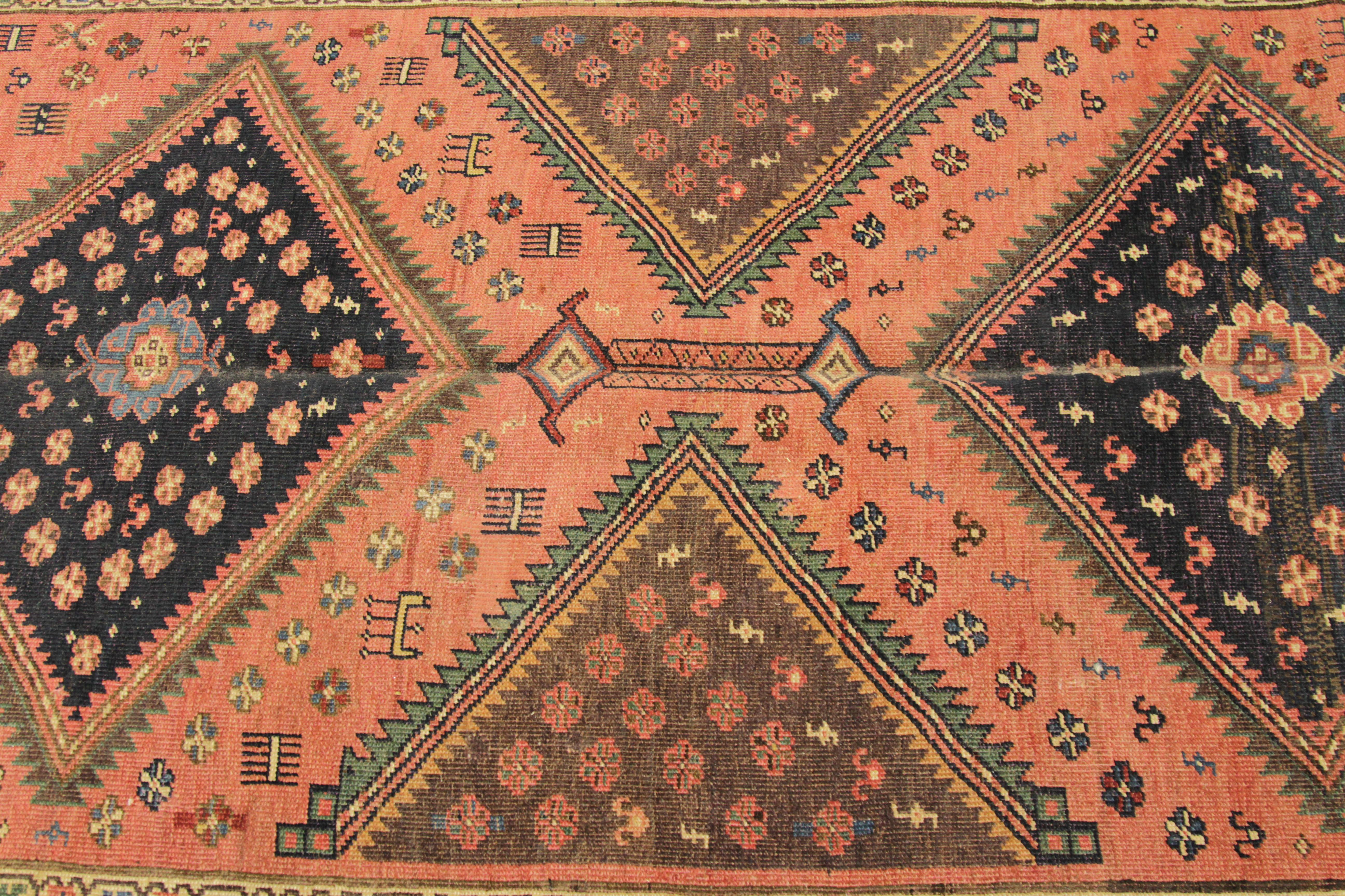 Tapis persan ancien Design/One avec d'élégants motifs géométriques, vers les années 1950 en vente 2