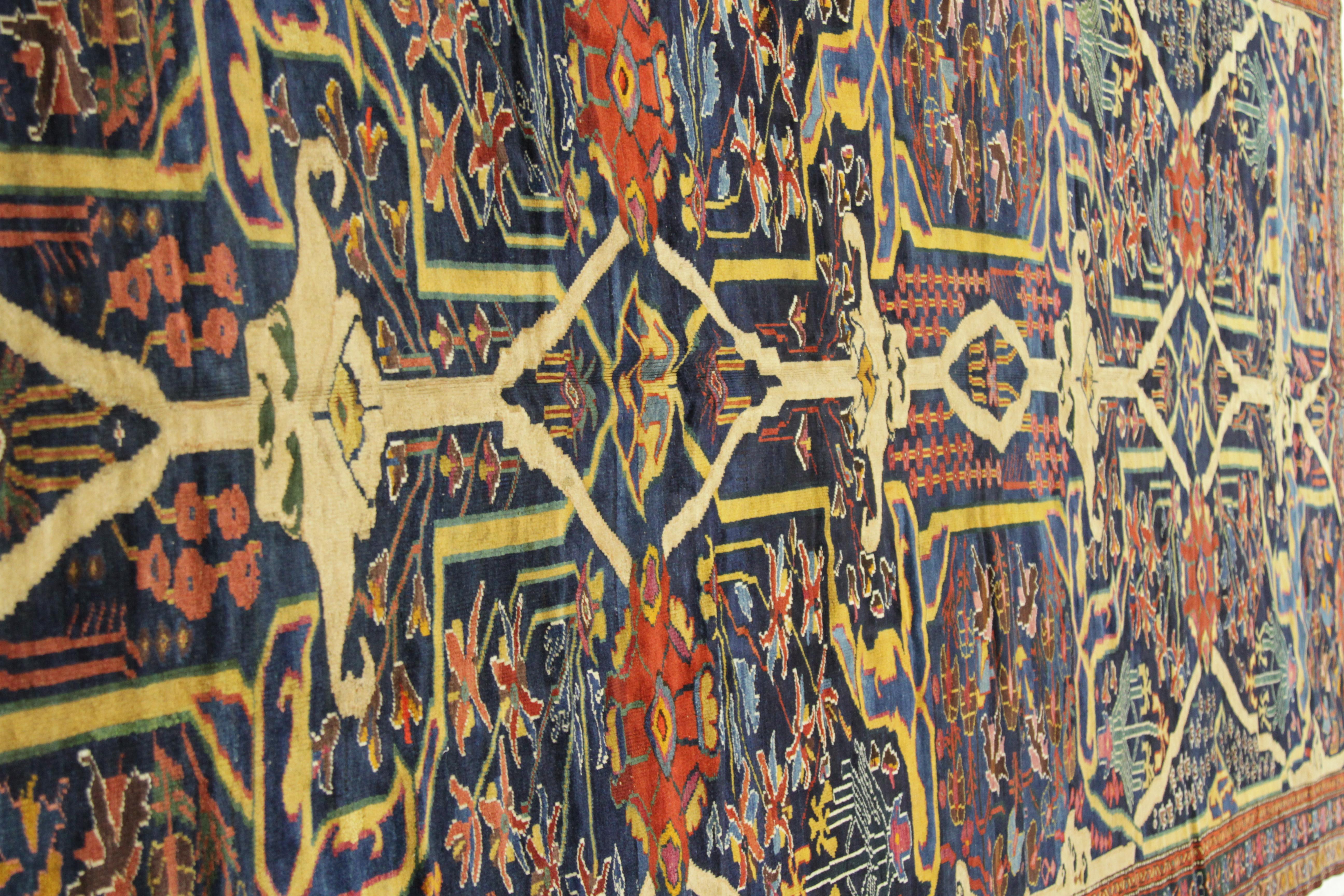 Tappeto persiano antico Bijar Design con motivi floreali multicolore, circa 1920 in vendita 2