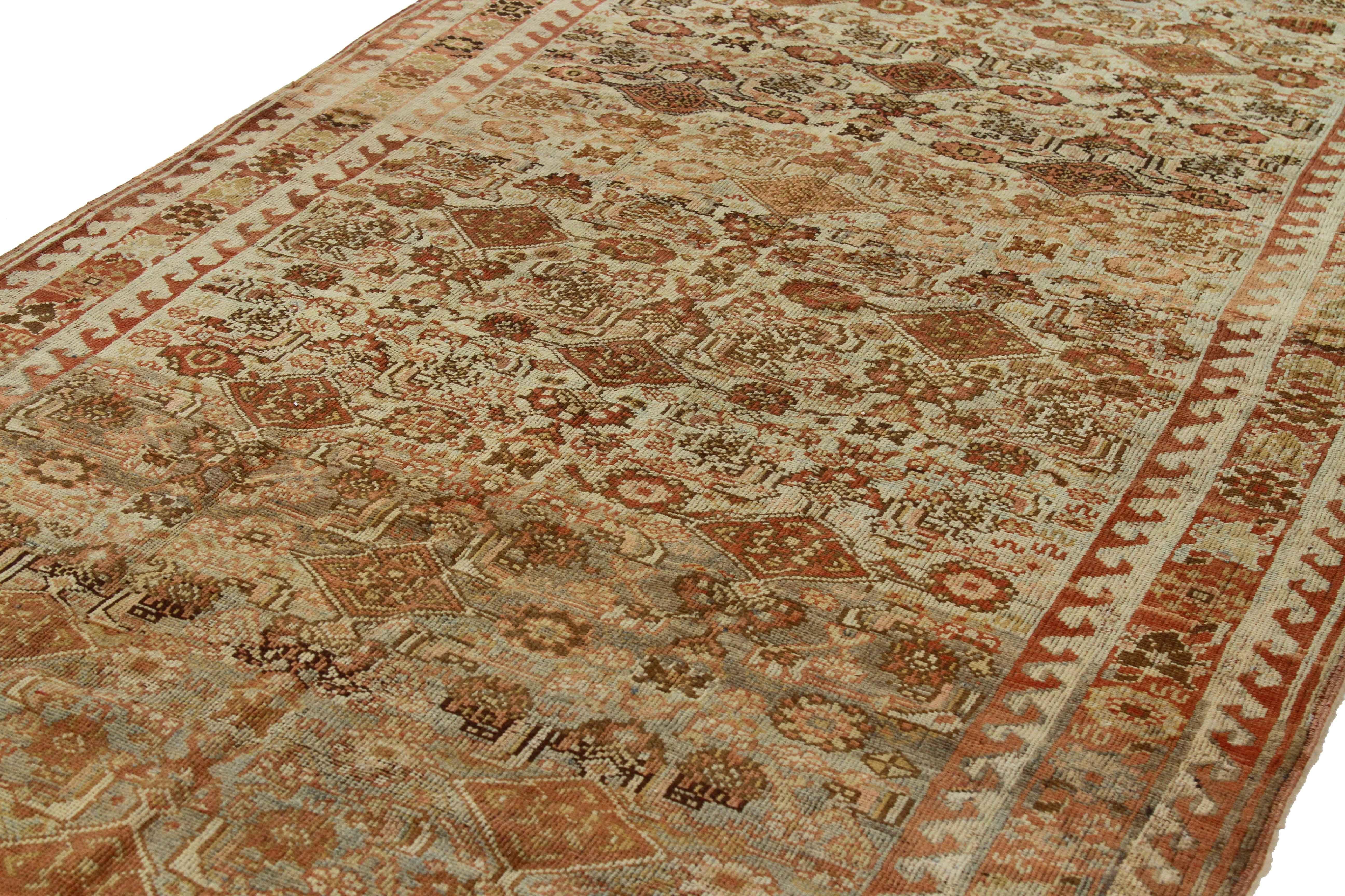 Antique Persian Rug Bijar Style with Traditional Floral Patterns, circa 1930s In Excellent Condition For Sale In Dallas, TX