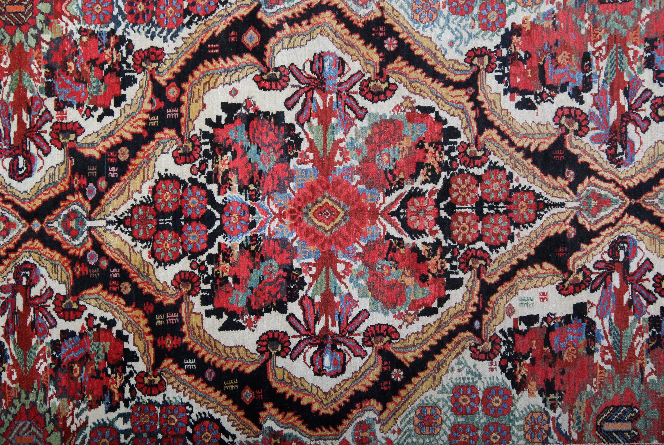 Handgefertigte antike Teppiche, Floral Carpet Runner Oriental Stair Runner Rug zu verkaufen  (Aserbaidschanisch) im Angebot