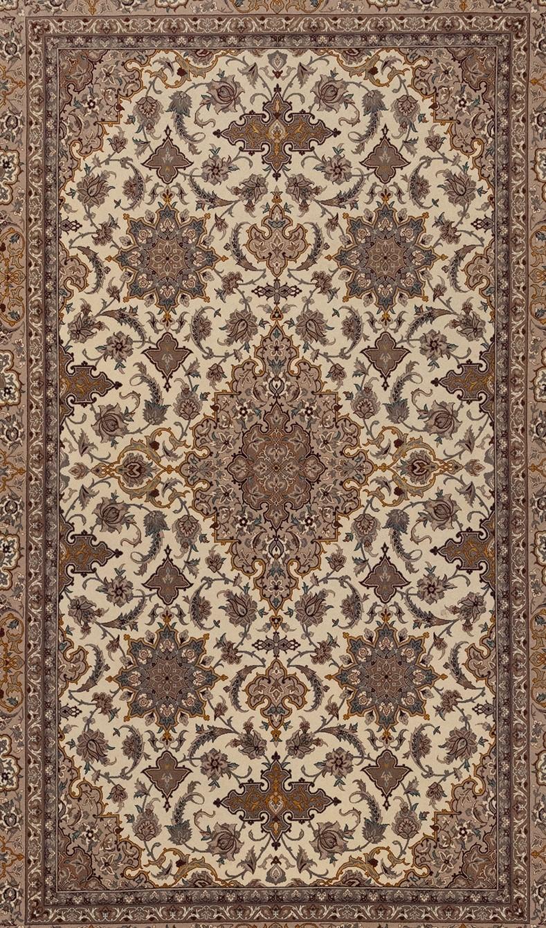This stunning Vintage Oriental rug is a genuine work of art, made with precision and care using only the highest quality materials. The intricate patterns and flawless craftsmanship showcase the incredible skill and creativity poured into each rug.