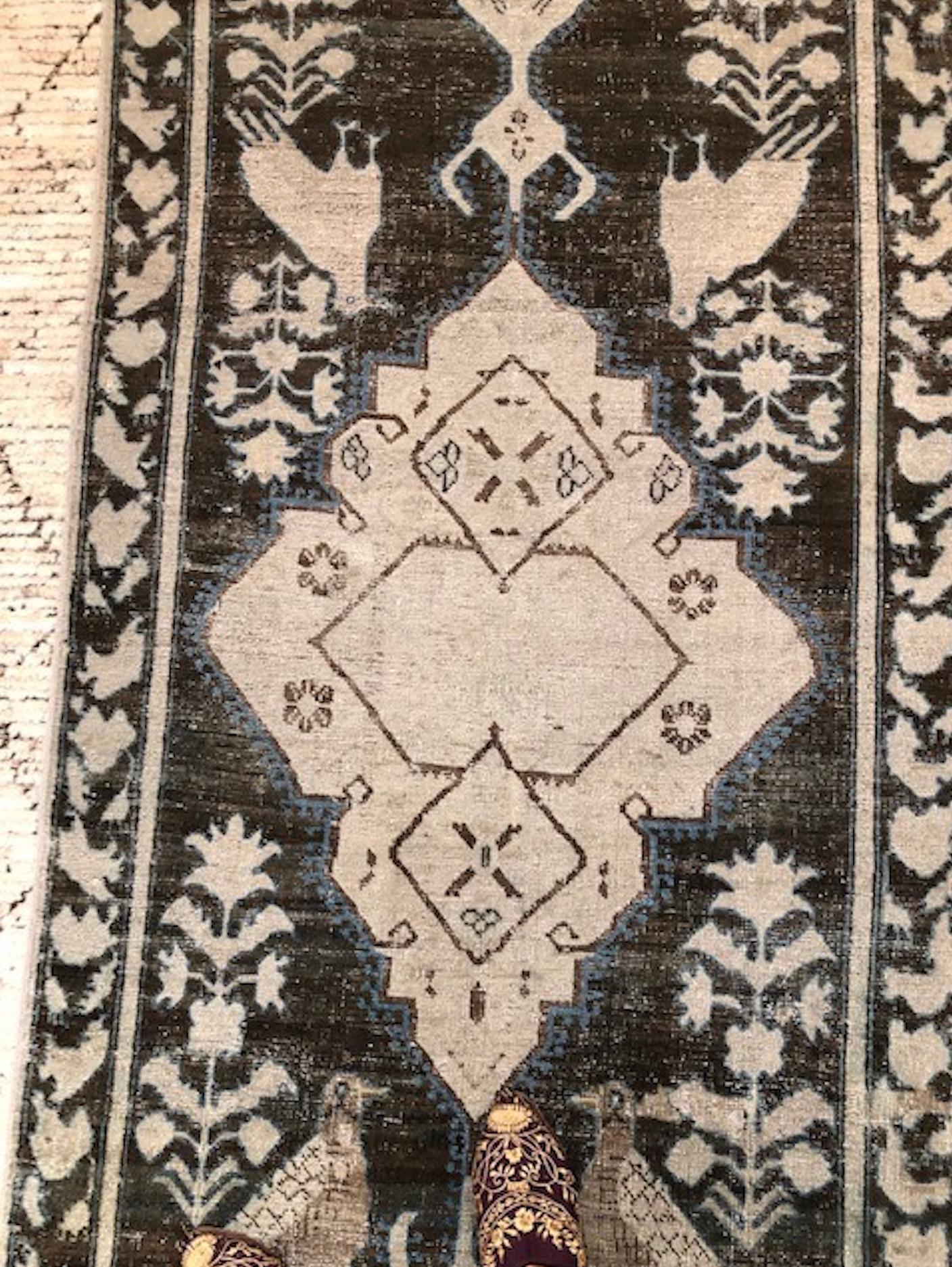 Antique Persian Rug In Good Condition For Sale In Sag Harbor, NY