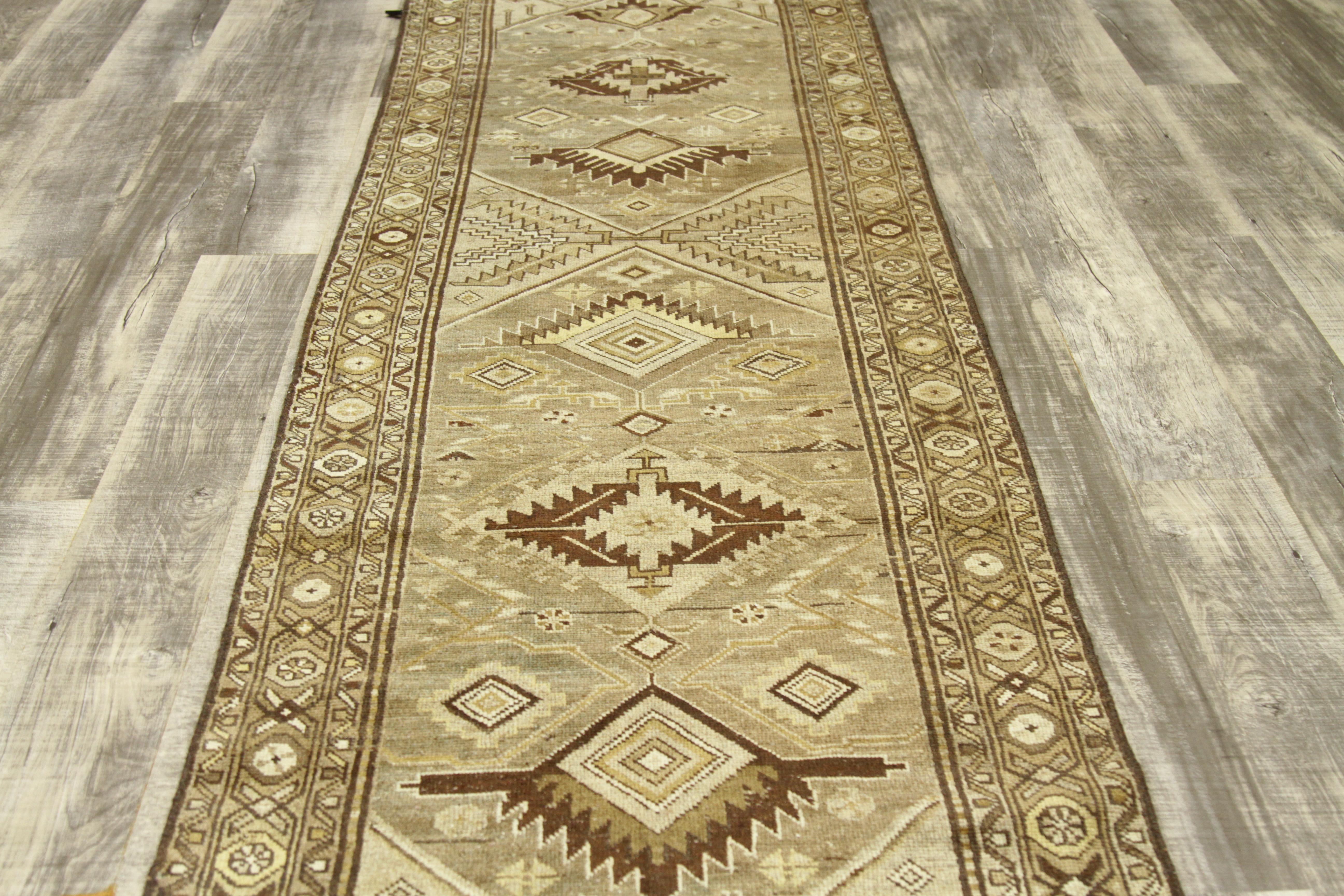 Antique Persian Rug from the 1930s in Captivating Geometric Azerbaijan Design For Sale 5
