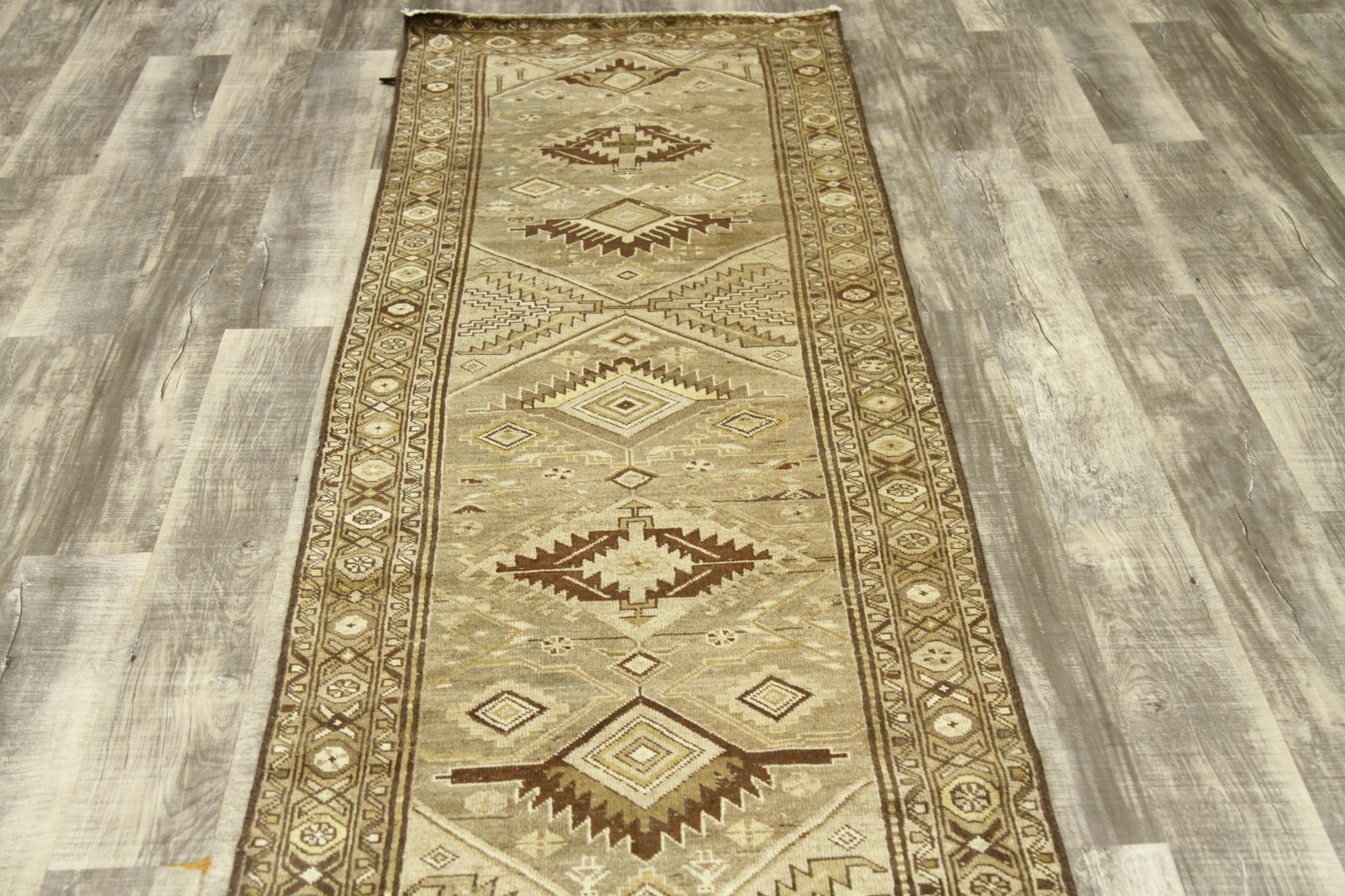 Antique Persian Rug from the 1930s in Captivating Geometric Azerbaijan Design For Sale 6