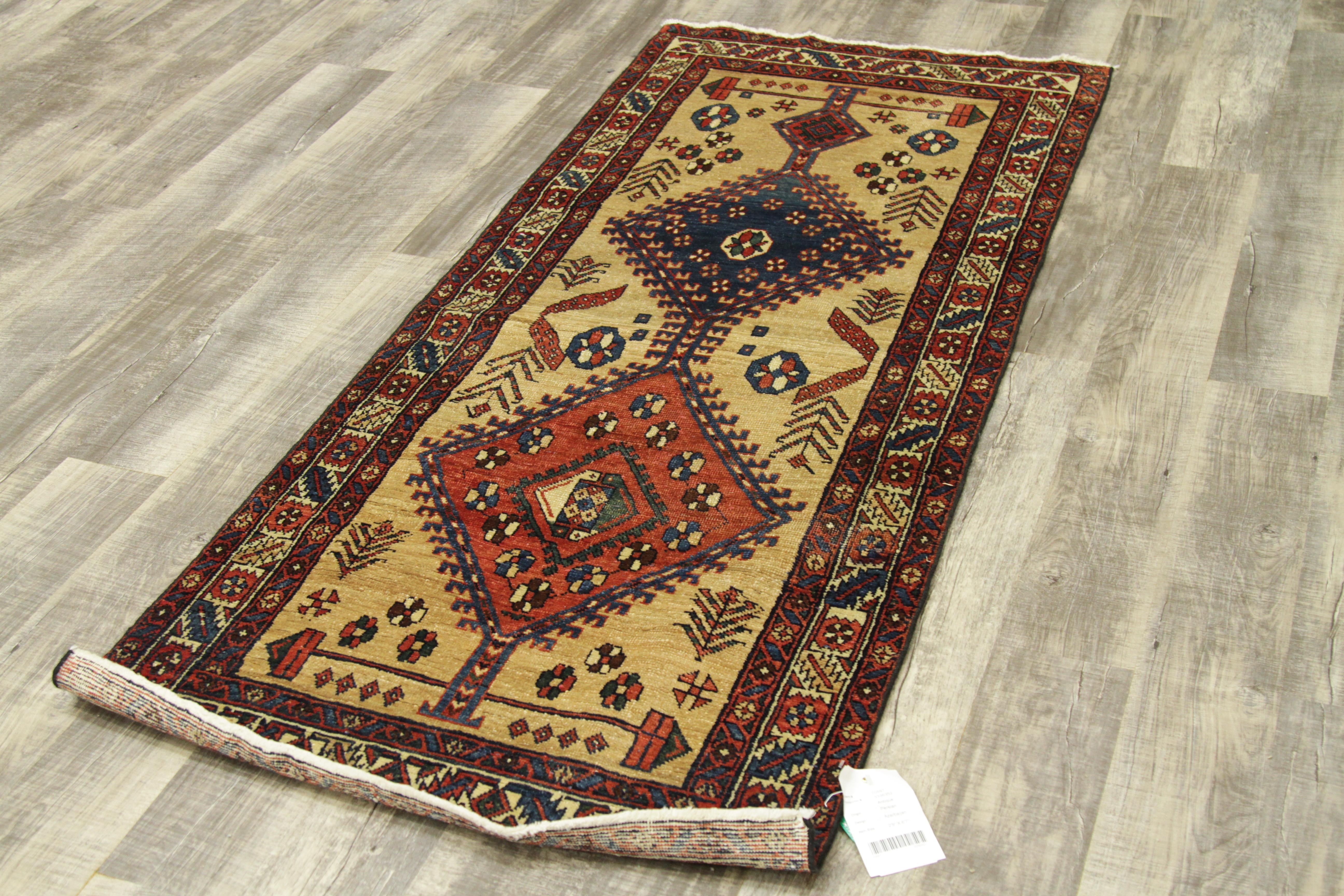 Antiker antiker persischer Teppich in Aserbaidschanischem Design mit feiner Kamelhaarrückseite im Angebot 11