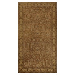 Tappeto persiano antico con motivi floreali beige-marrone e oro di Rug & Kilim