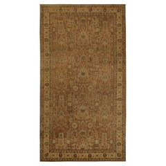 Tapis persan ancien à motifs floraux beige-marron et or de Rug & Kilim