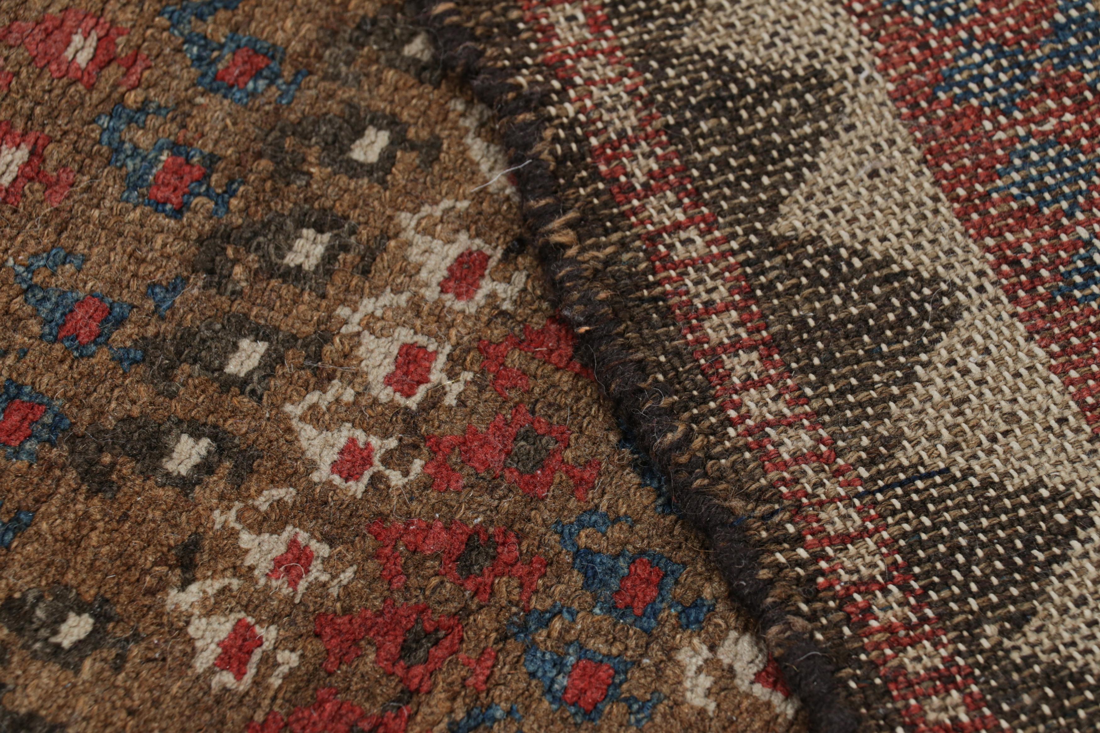 Antiker Perserteppich in Brown mit bunten geometrischen Mustern, von Rug & Kilim (Wolle) im Angebot